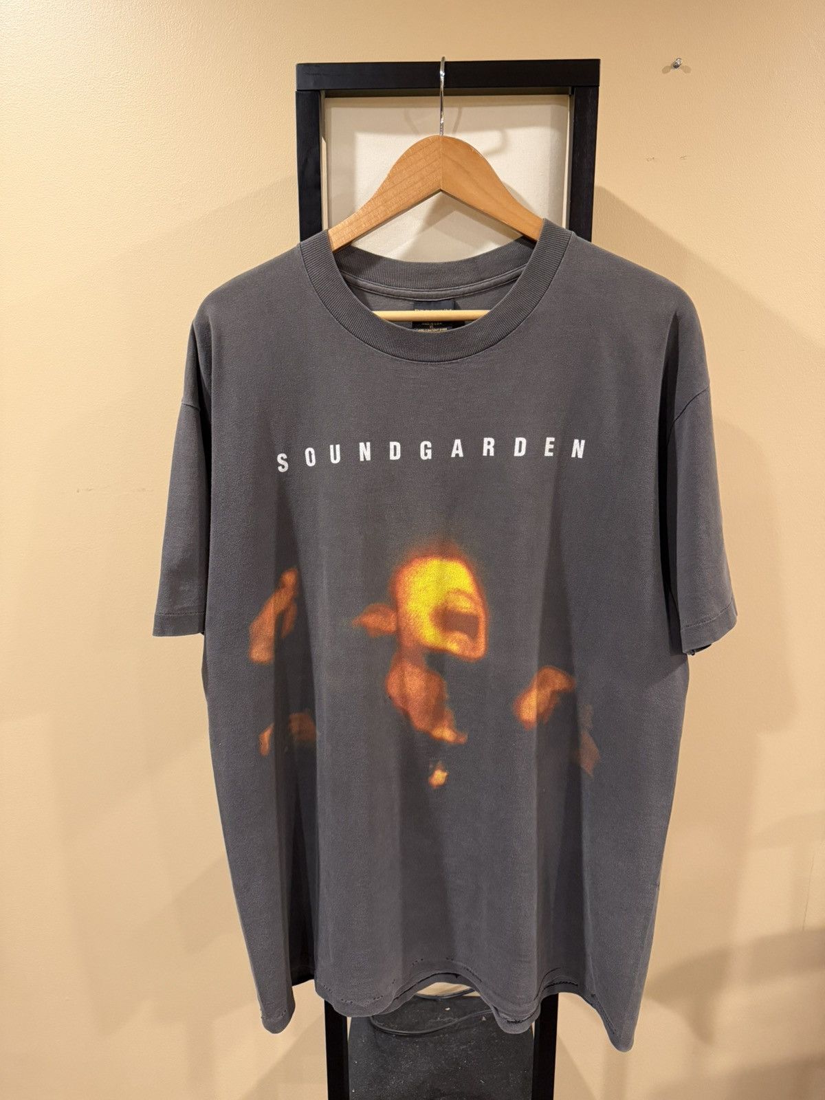 Vintage Vintage SOUNDGARDEN SUPERUNKNOWN Brockum Tag Faded T-Shirt Size US XL / EU 56 / 4 - 13 Thumbnail