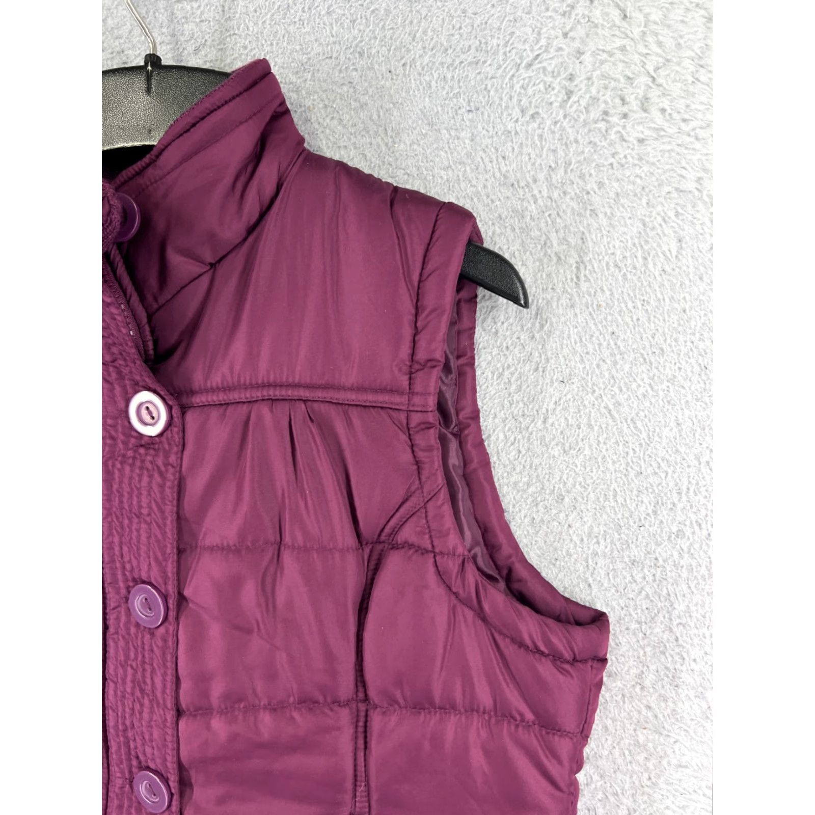 Vintage Outer Edge Vest Women L Red 100% Polyester Insulated Mock Neck Zip Pocket Zipper Quilted - Casual, Travel, Workwear Mens? Size L / US 10 / IT 46 - 5 Thumbnail