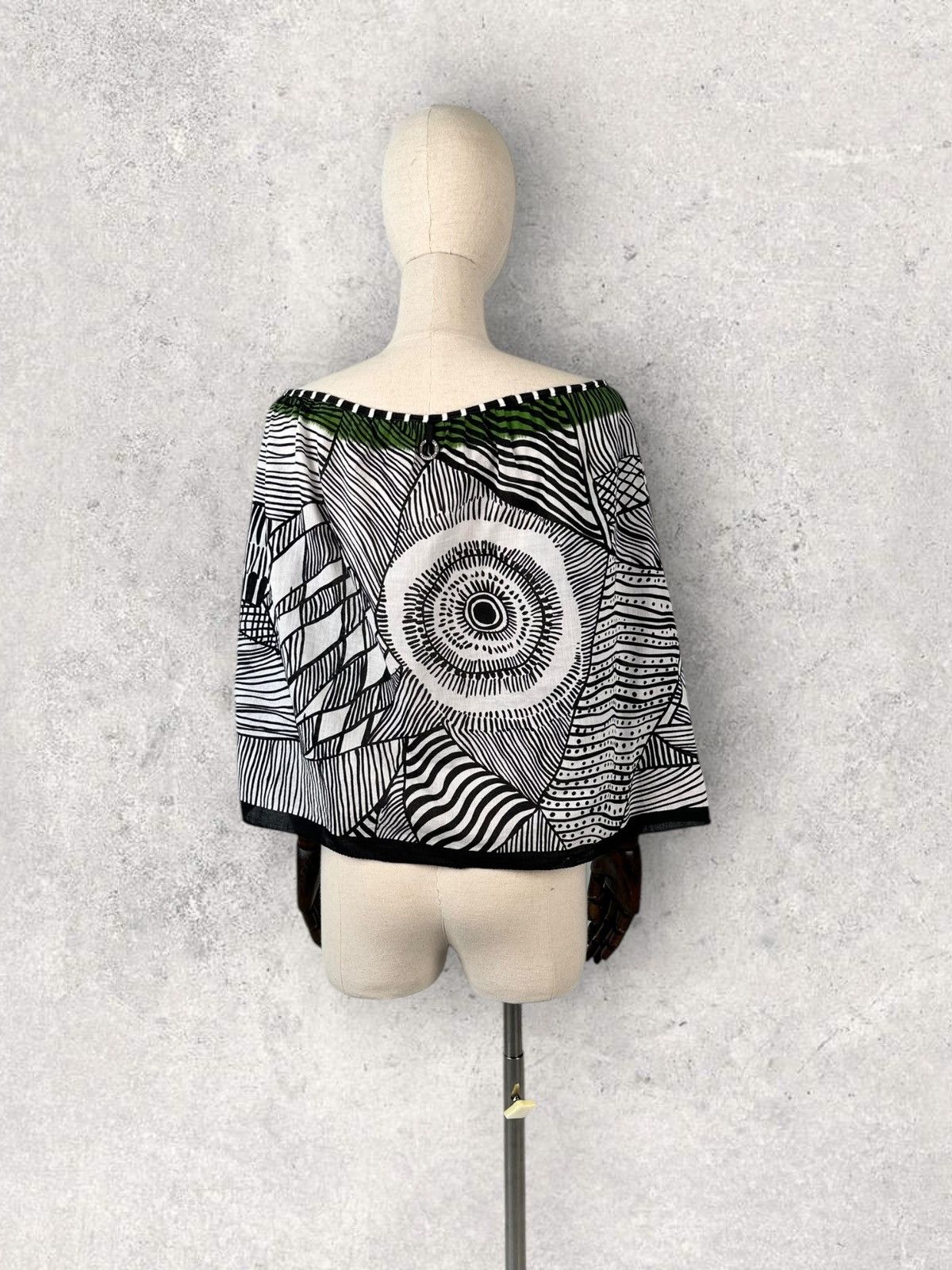 Hysteric Glamour Save the Queen Avant Garde Poncho Designer Size S / US 4 / IT 40 - 2 Thumbnail