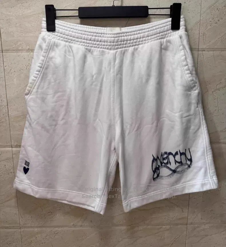 Givenchy Givenchy Size L Shorts with embroidered hearts Size US 27 - 1 Thumbnail