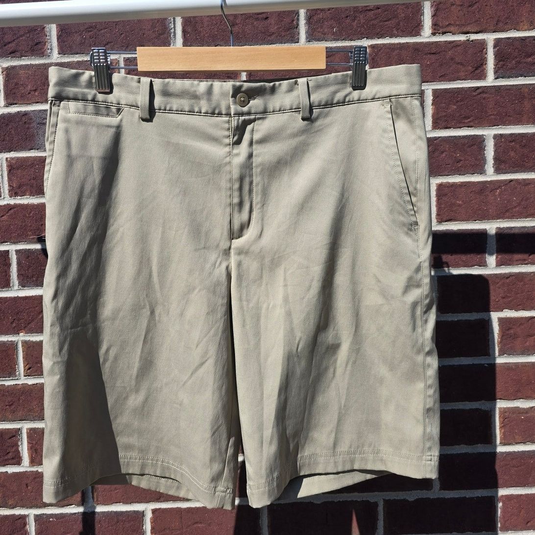 Nike Nike DriFit Golf Shorts Size US 33 - 2 Thumbnail