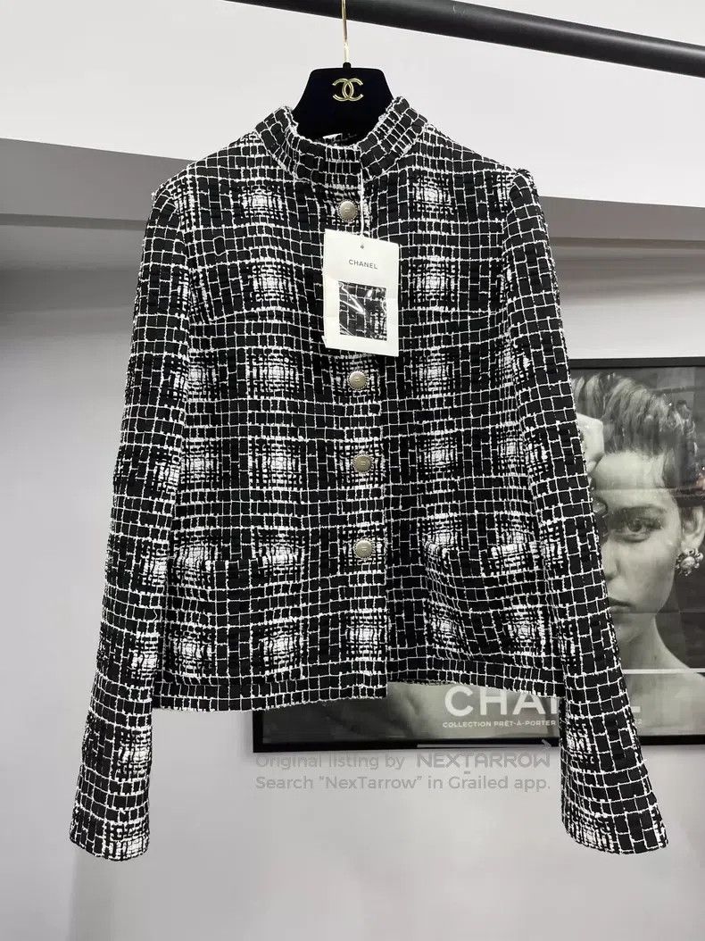 Chanel 25C black stand-up collar plaid tweed coat