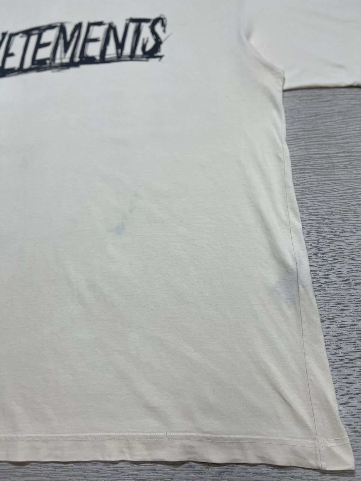 Vetements Vetements - World Tour Logo Oversized T-Shirt Size US XS / EU 42 / 0 - 7 Thumbnail