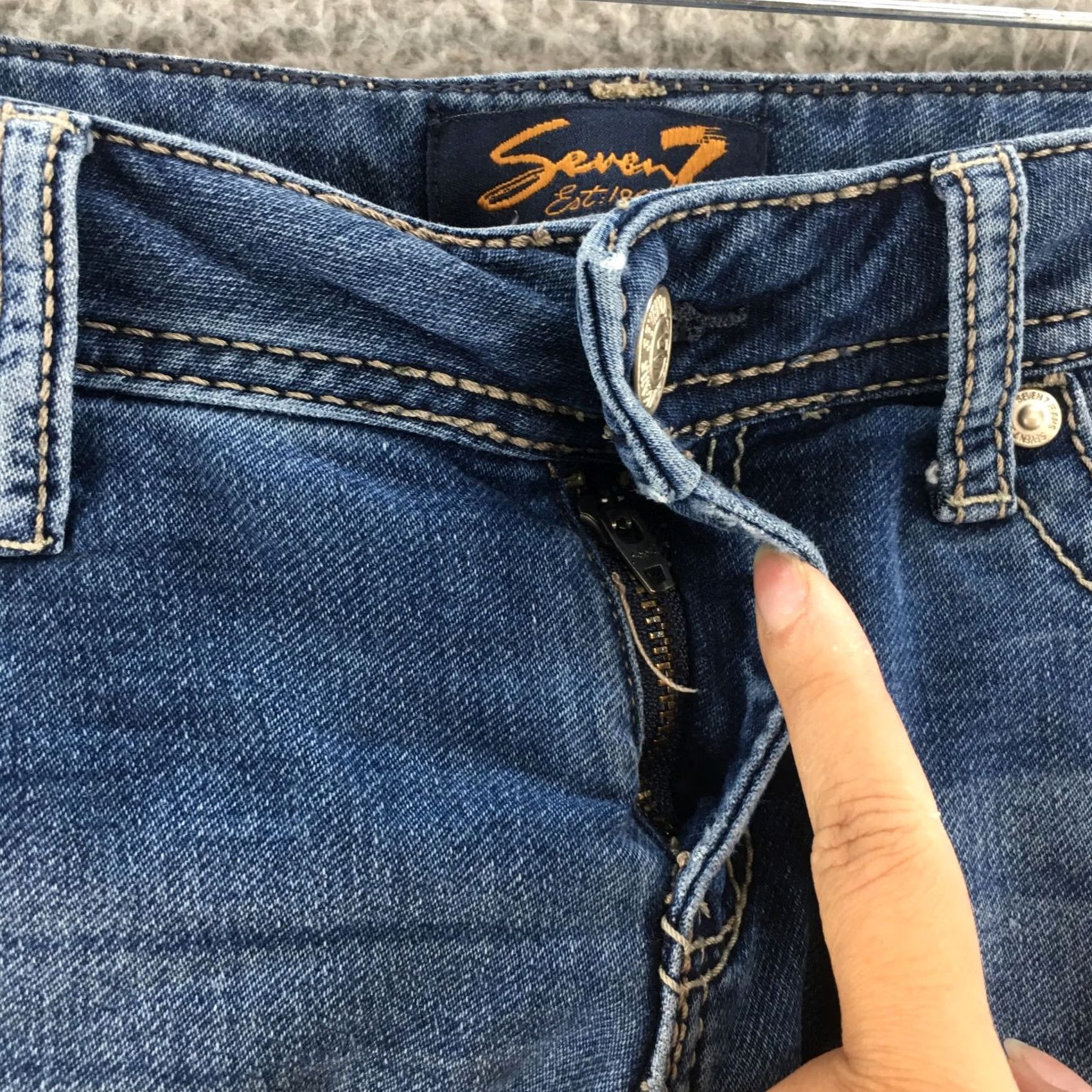 Vintage Seven7 Bermuda Shorts Womens 4 Blue Medium Wash Denim Low Rise Embroidered Zip Bermuda shorts Womens 4 Blue Medium Wash Denim Low Rise Embroidered Zip Size 27" / US 4 / IT 40 - 3 Thumbnail