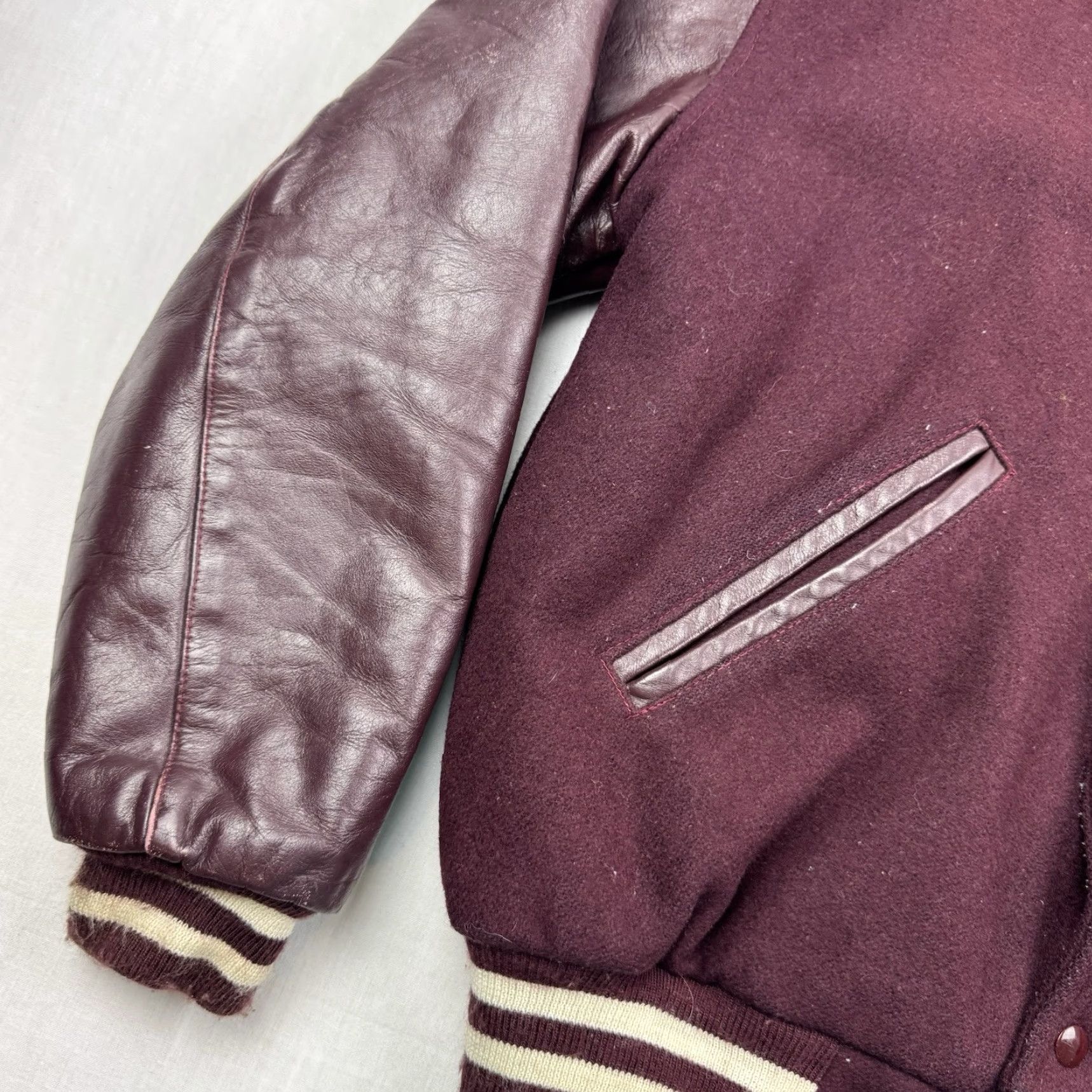 Vintage VINTAGE Big Bills Sport Shop Varsity Jacket Adult Large Red Wool 80s Classic Mens Size US L / EU 52-54 / 3 - 2 Thumbnail