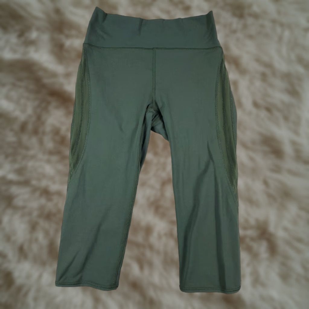 Lululemon Leggings Womens Green Size 6 Cropped Capri Athleisure Activewear