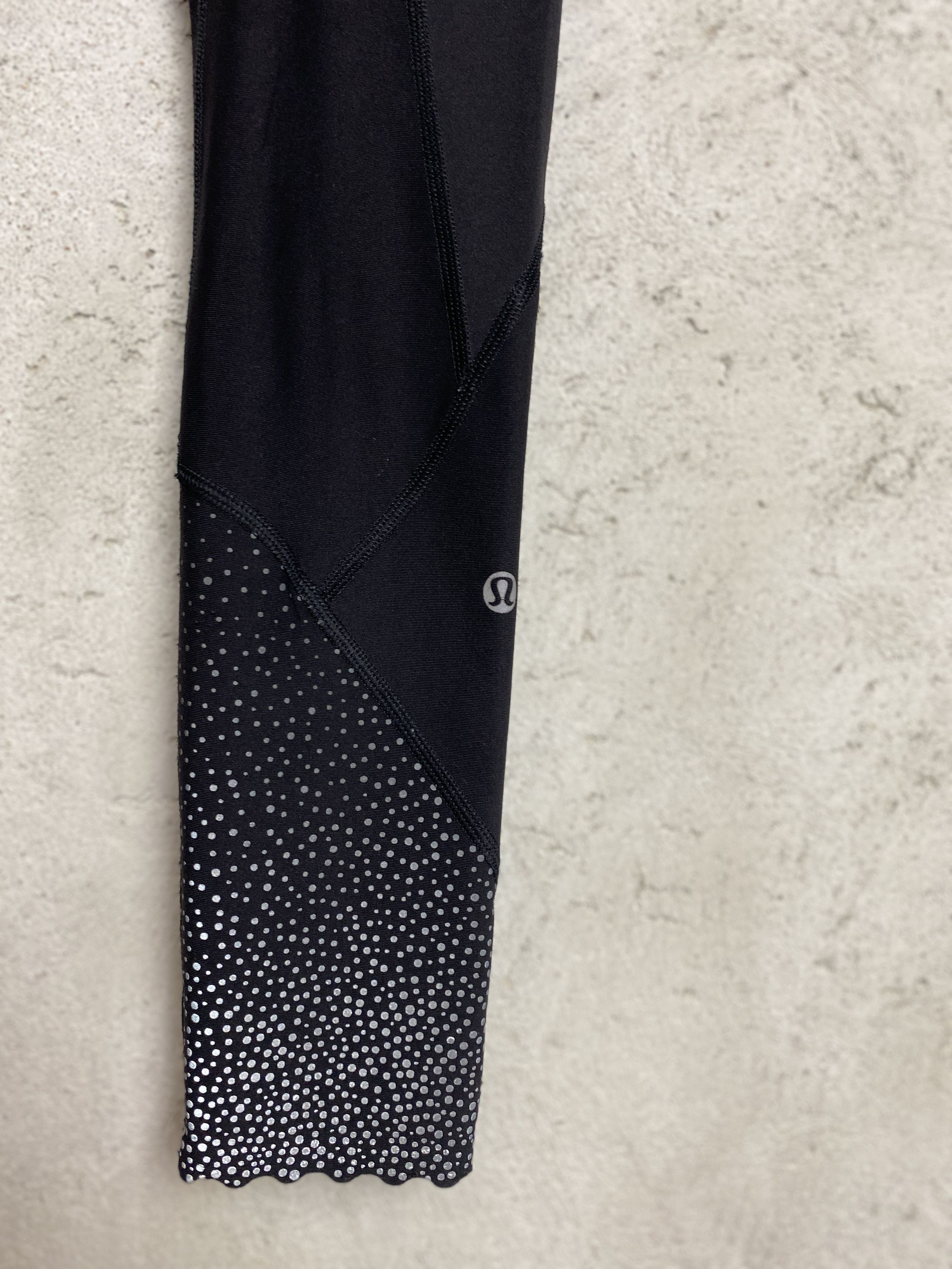 Lululemon Lululemon small logo leggings dots yoga pilates sport Size 27" / US 4 / IT 40 - 3 Thumbnail