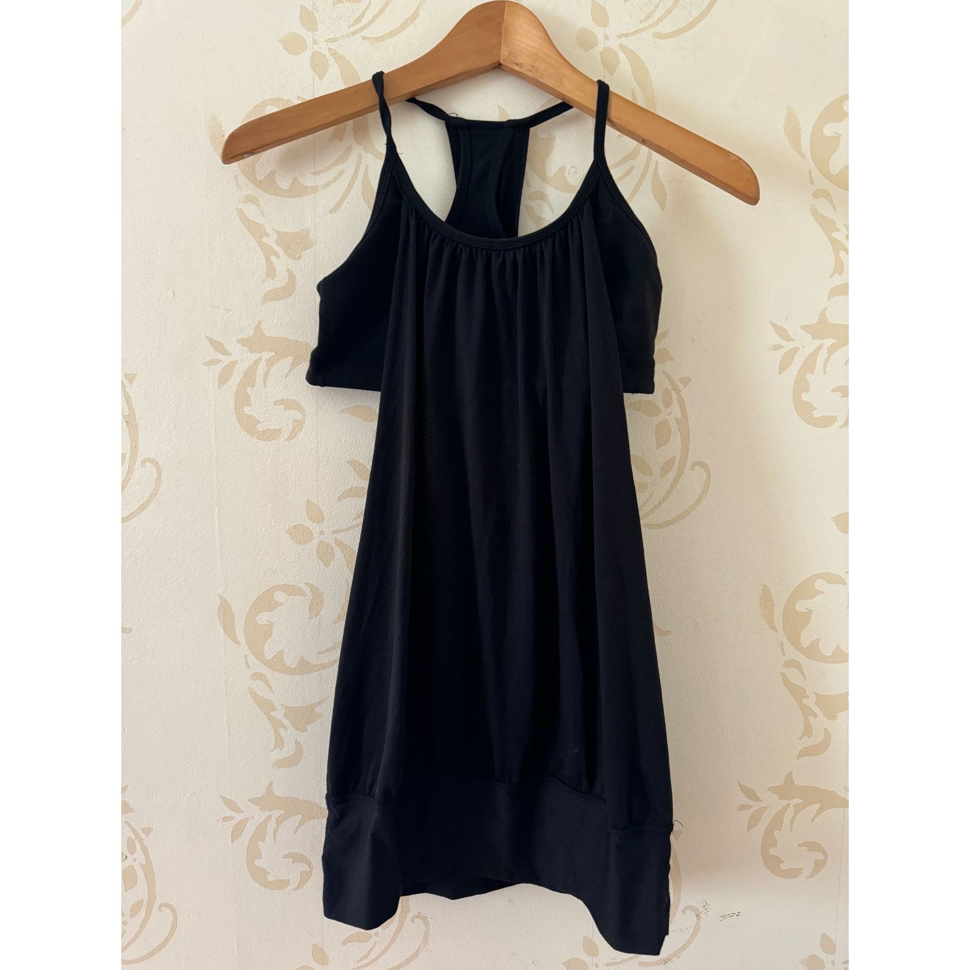 Lululemon Lululemon Black Power Y Tank Top w/Built in Bra - Ladies Siz Size S / US 4 / IT 40 - 1 Thumbnail