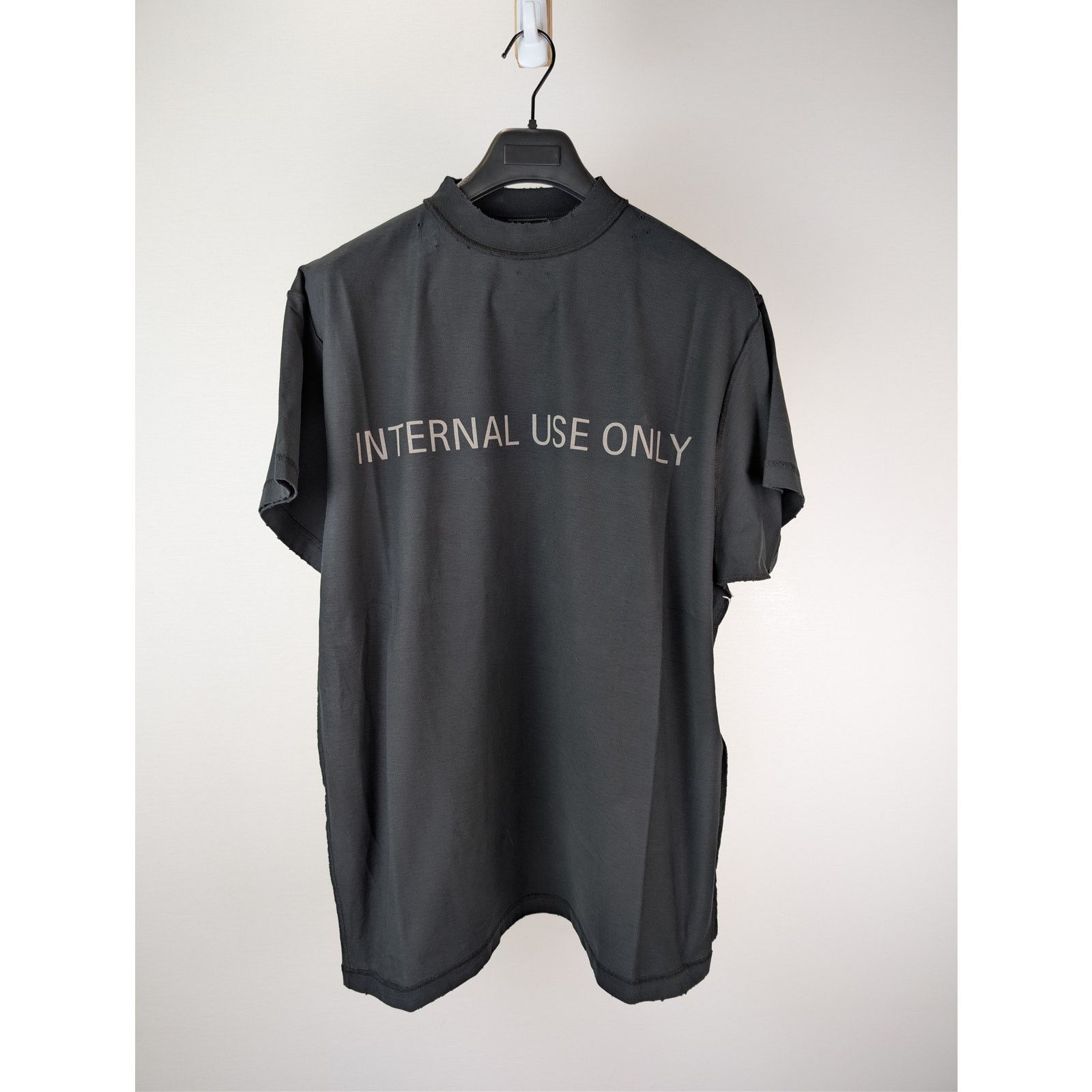 Balenciaga o1rshd1 Internal Use Only Inside-Out Vintage Jersey T-Shirt Size US L / EU 52-54 / 3 - 2 Thumbnail