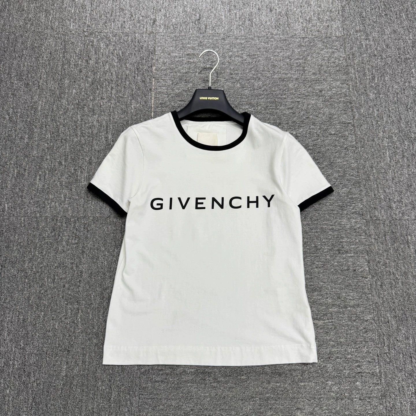 Givenchy Givenchy Logo Print Short Sleeve M 98 New Size M / US 6-8 / IT 42-44 - 1 Thumbnail