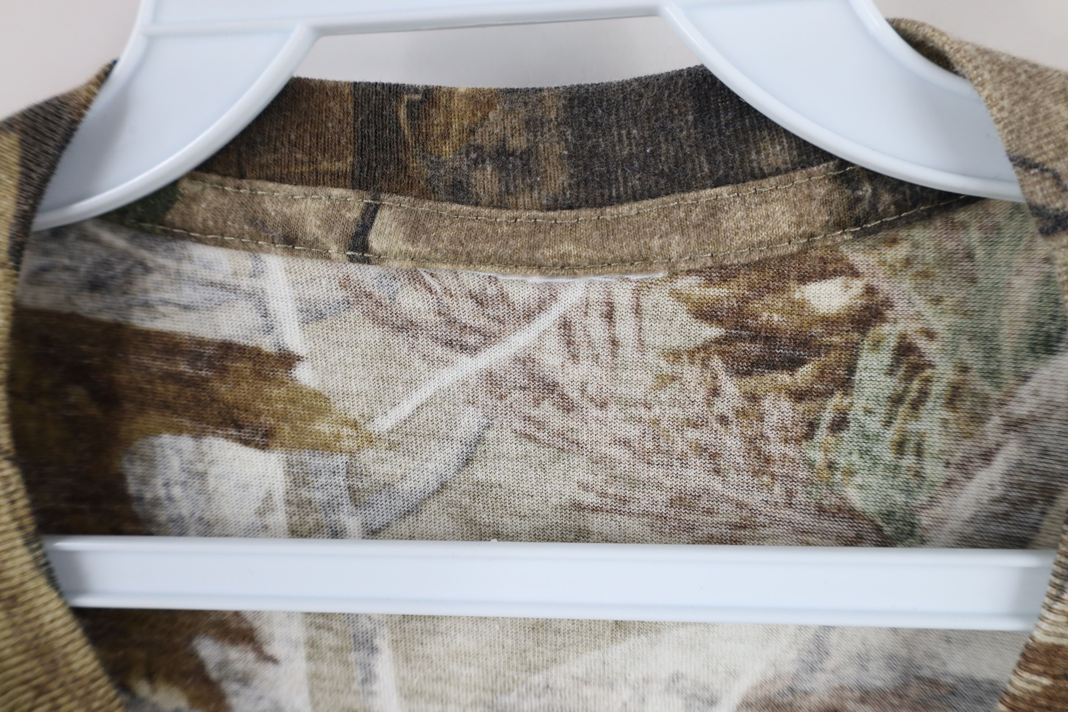 Vintage Vintage Realtree Camouflage Spell Out Long Sleeve T-Shirt Size US L / EU 52-54 / 3 - 5 Thumbnail