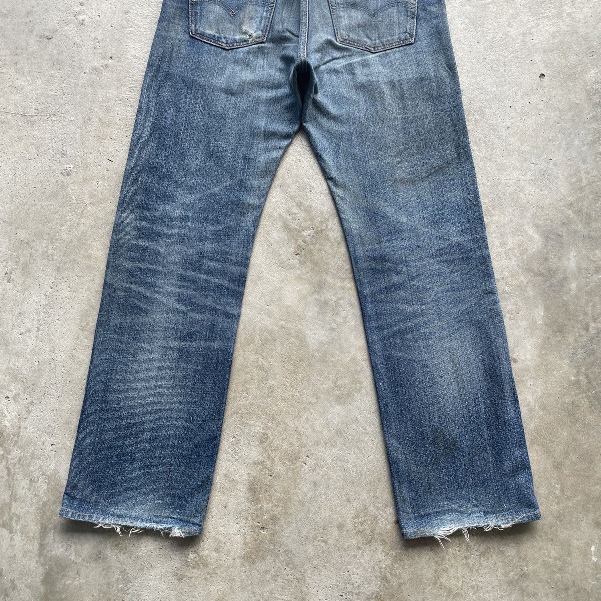 Levi's Vintage Clothing W31 Levi’s 501 Faded Jeans Distressed Fly Button Denim Pants Size US 31 - 11 Thumbnail