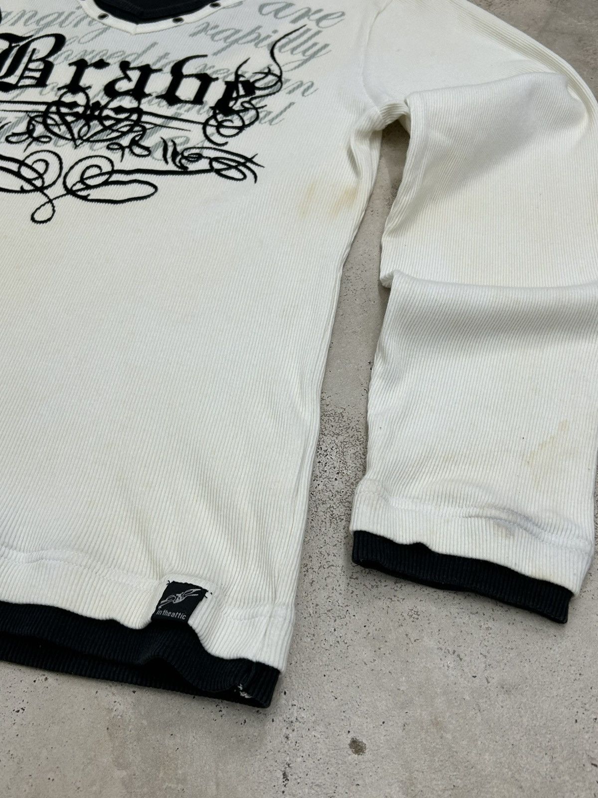 Designer × Japanese Brand ‘Brave’ Gothic Graphic V-Neck Long Sleeve w/ Studded Collar Size US S / EU 44-46 / 1 - 4 Thumbnail