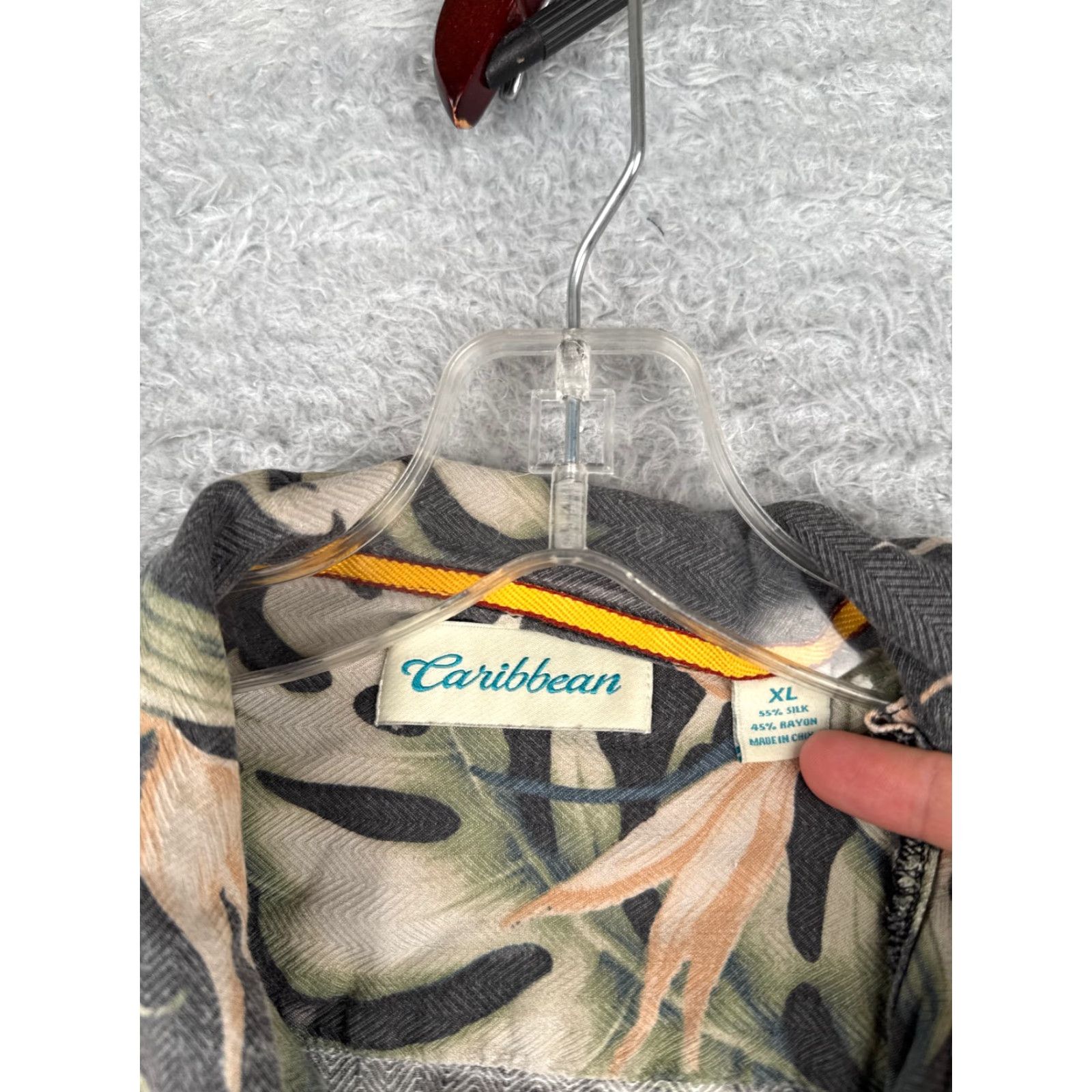 Paradise Caribbean Shirt Men XL Black Silk Blend Hawaiian Floral Short Sleeve Button-Up Collared Pocket Resort Vacation Luau Aloha 90s Size US XL / EU 56 / 4 - 7 Thumbnail