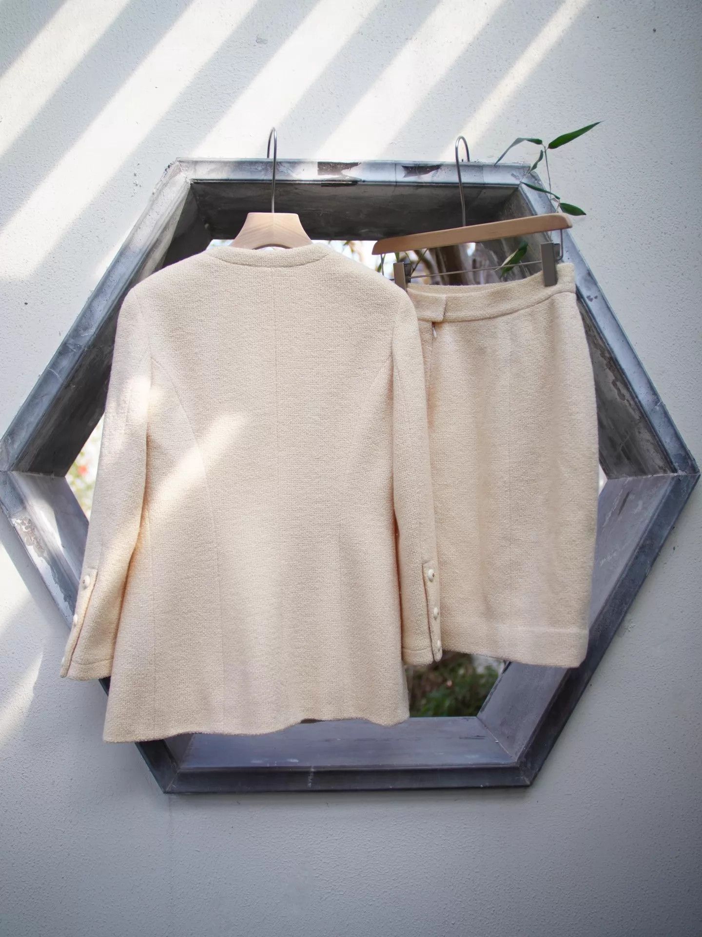 Chanel Chanel 1992 Cream Tweed Suit Skirt Set FR38 Size S / US 4 / IT 40 - 3 Thumbnail