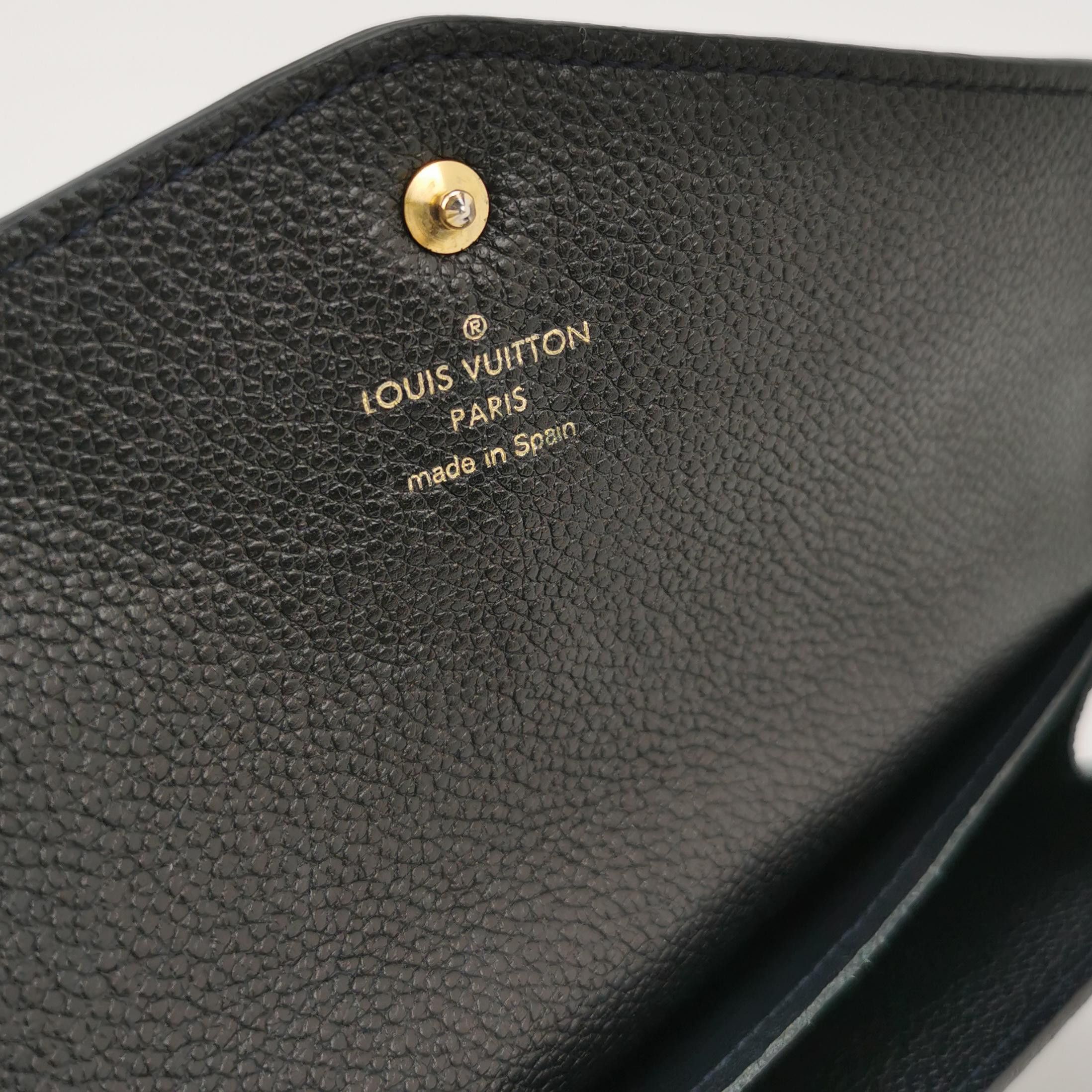 Louis Vuitton Louis Vuitton (LV) Sarah leather embossed monogram snap wal Size ONE SIZE - 4 Thumbnail
