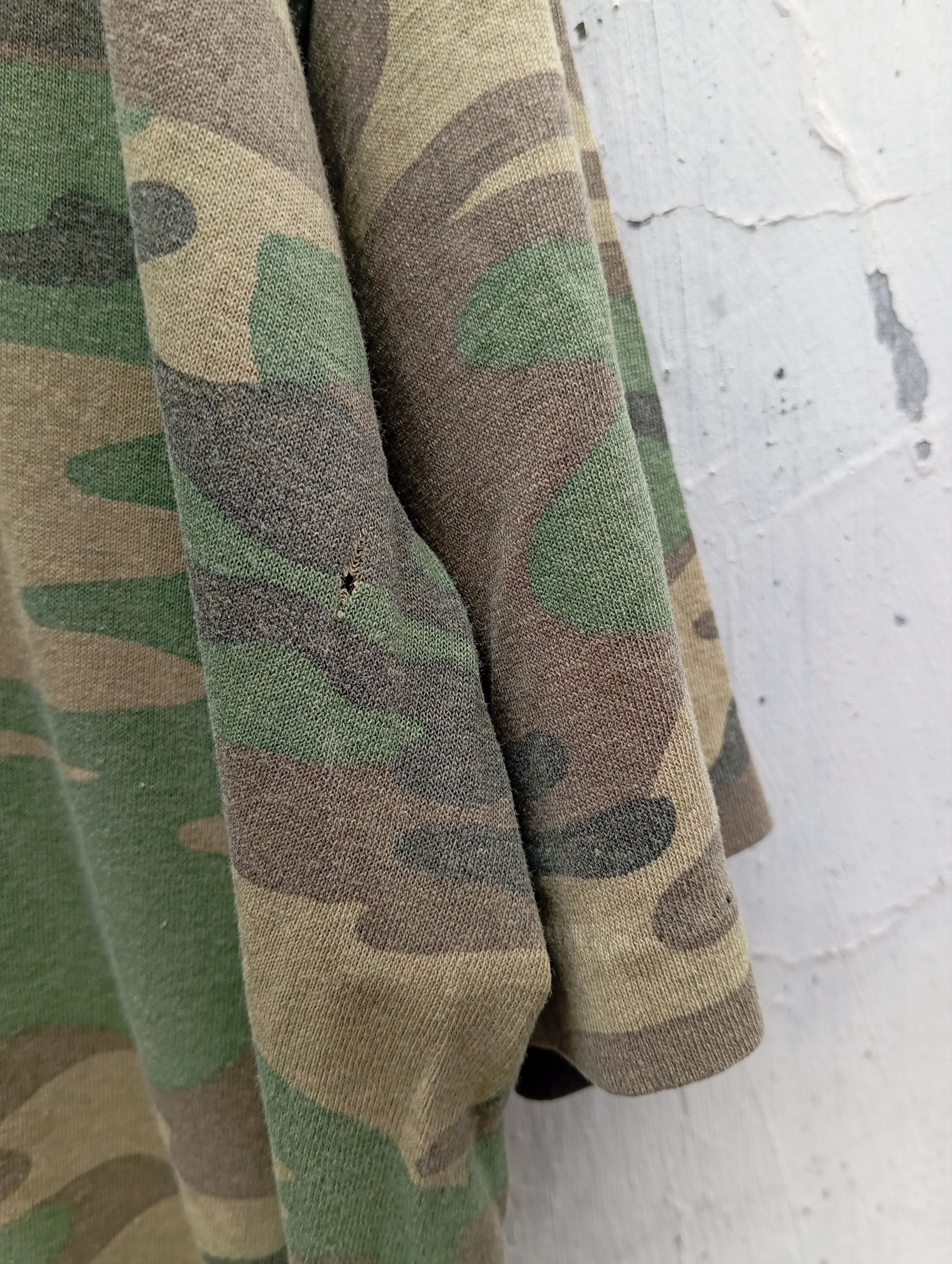 Vintage Vintage 80s us Army camouflage tee Size US L / EU 52-54 / 3 - 5 Thumbnail