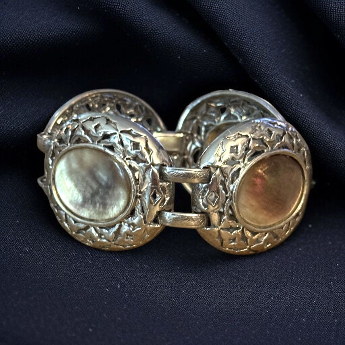 Other Chunky silver tone oval filigree link MOP bracelet Size ONE SIZE - 1 Thumbnail