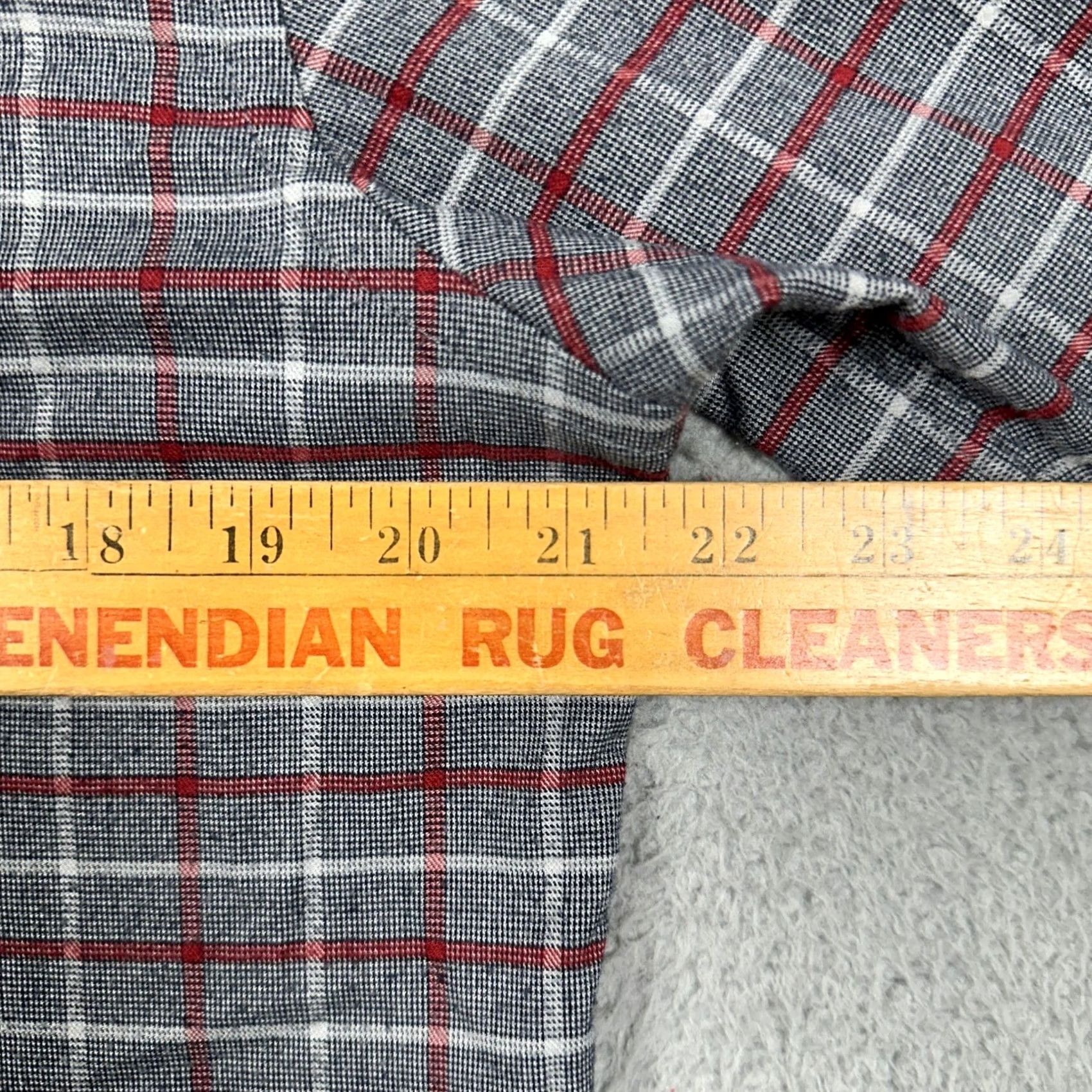 UNTUCKit UNTUCKit Mens M Shirt Button-Up Gray Red Plaid Pocket Stretch Casual EUC Size US M / EU 48-50 / 2 - 5 Thumbnail