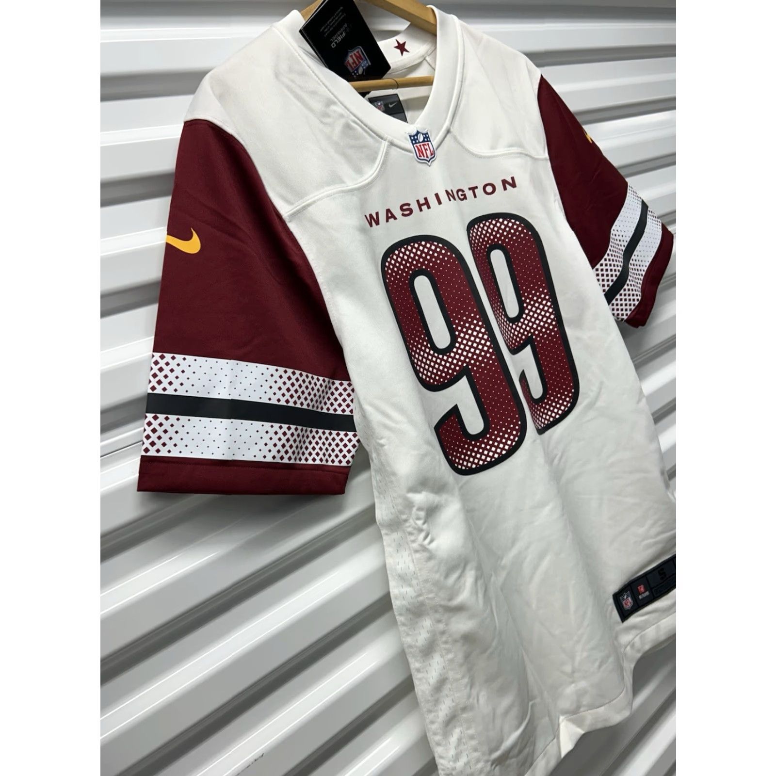 Nike Nike Vapor Women Jersey Washington Commanders #99 Chase Young V-Neck Sleeveless White S Size S / US 4 / IT 40 - 5 Thumbnail