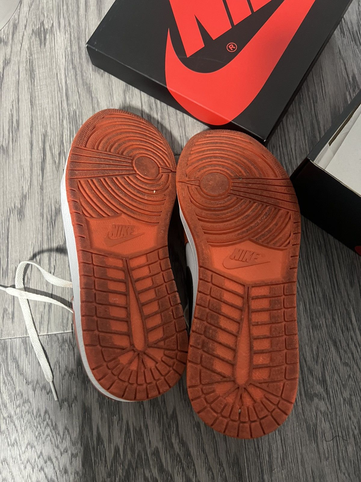 Jordan Brand Air Jordan 1 reverse shattered backboard 2.0 low top Size US 9.5 / EU 42-43 - 8 Thumbnail