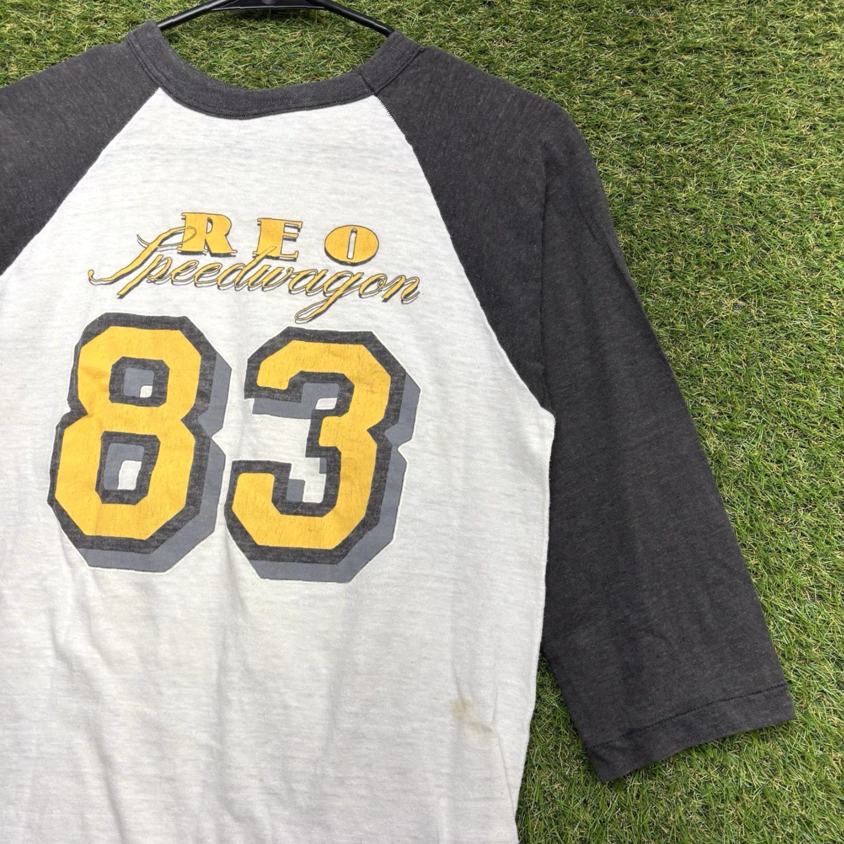 Vintage VINTAGE Reo Speedwagon Band Shirt Mens S Raglan 1982 80s Graphic Print White Cotton Polyester T-Shirt USA Mens Size US S / EU 44-46 / 1 - 2 Thumbnail