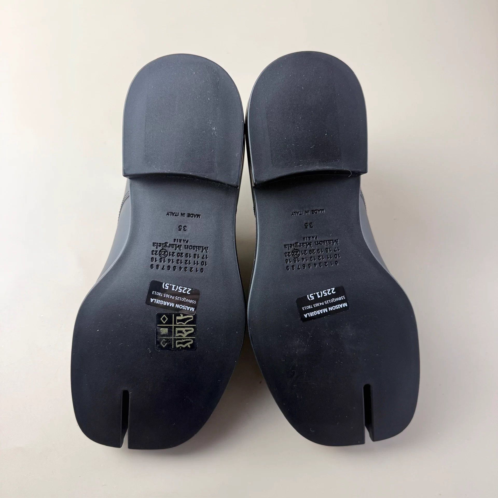 Maison Margiela Maison Margiela black low heel Tabi shoes EUR 35 mint Size US 4 / IT 34 - 6 Thumbnail