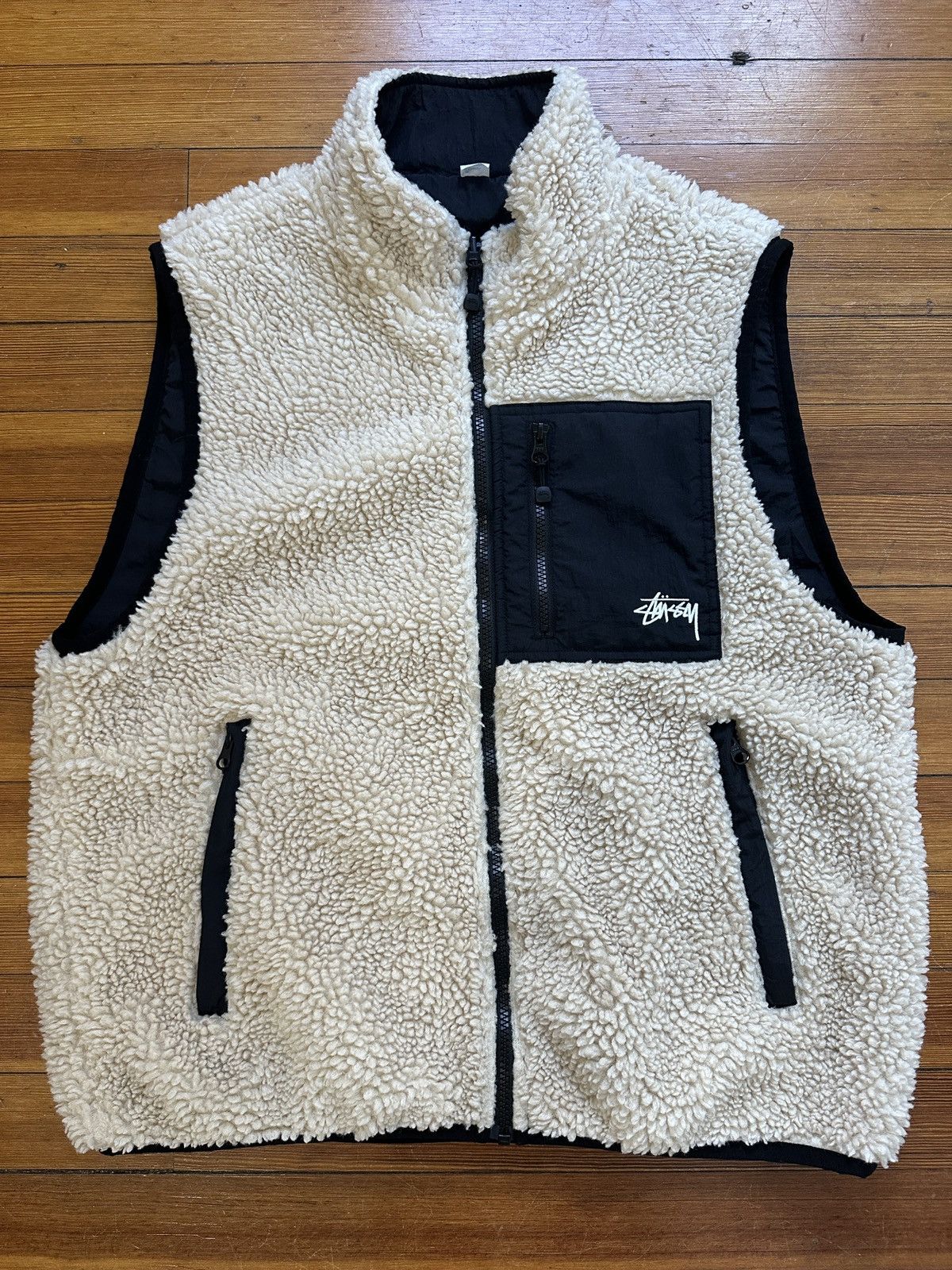STUSSY SWEATER VEST NATURAL Mサイズ STUSSY SWEATER VEST NATURAL Mサイズ