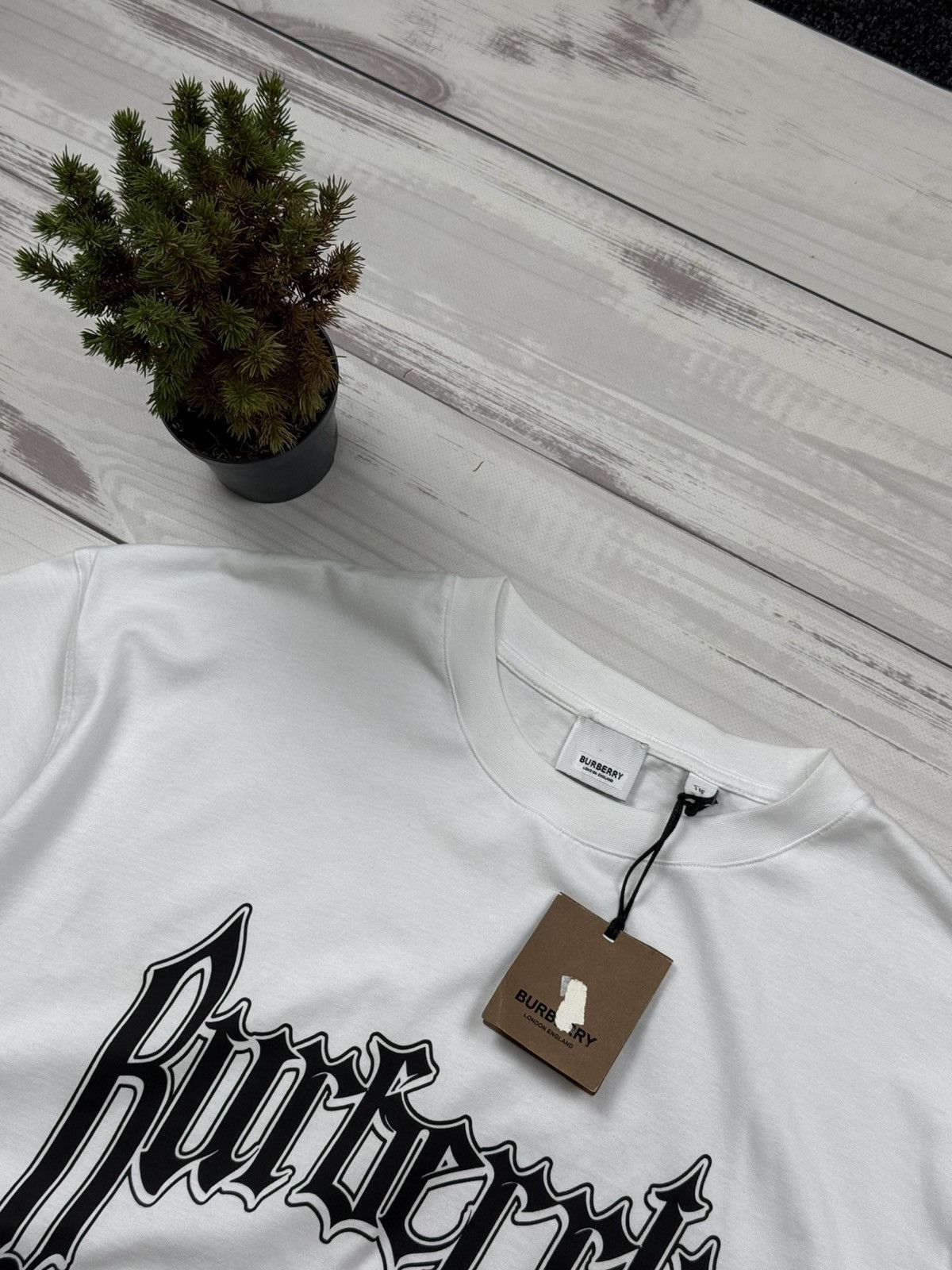Burberry Burberry Gothic Logo Print over size cut Size US XXL / EU 58 / 5 - 2 Thumbnail