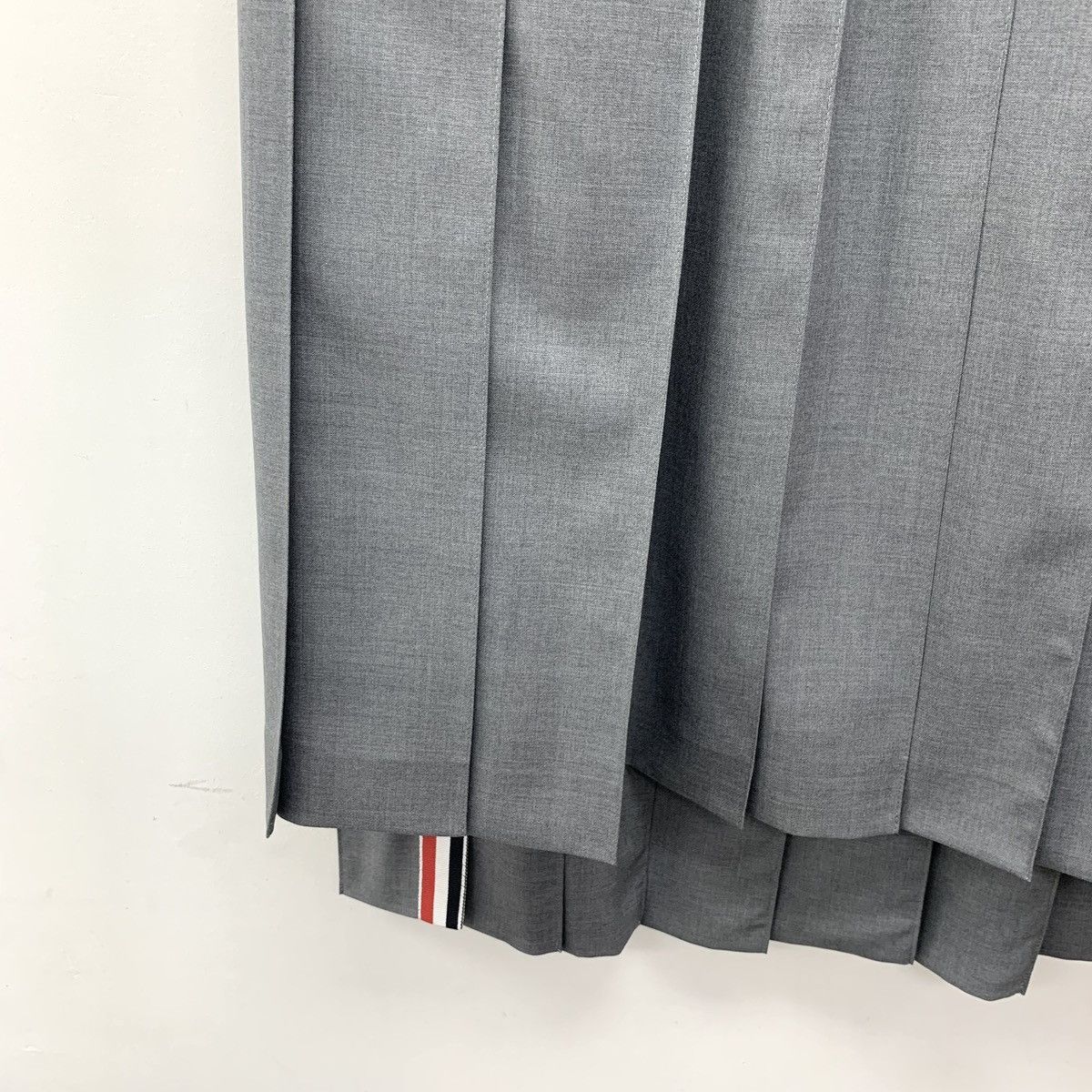 Thom Browne Thom Browne Four-Bar Wool Casual Pleated Long Skirt K26WX Size 26" / US 2 / IT 38 - 4 Thumbnail