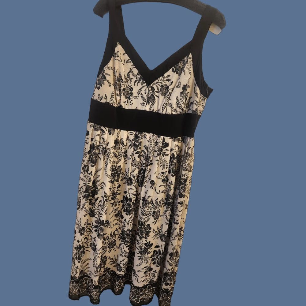 Vintage Dressbarn Dress Womens 14W Black White Floral Sleeveless Empire Waist Pockets Midi Black Womens 14W Floral Pockets Sleeveless Size XL / US 12-14 / IT 48-50 - 1 Thumbnail