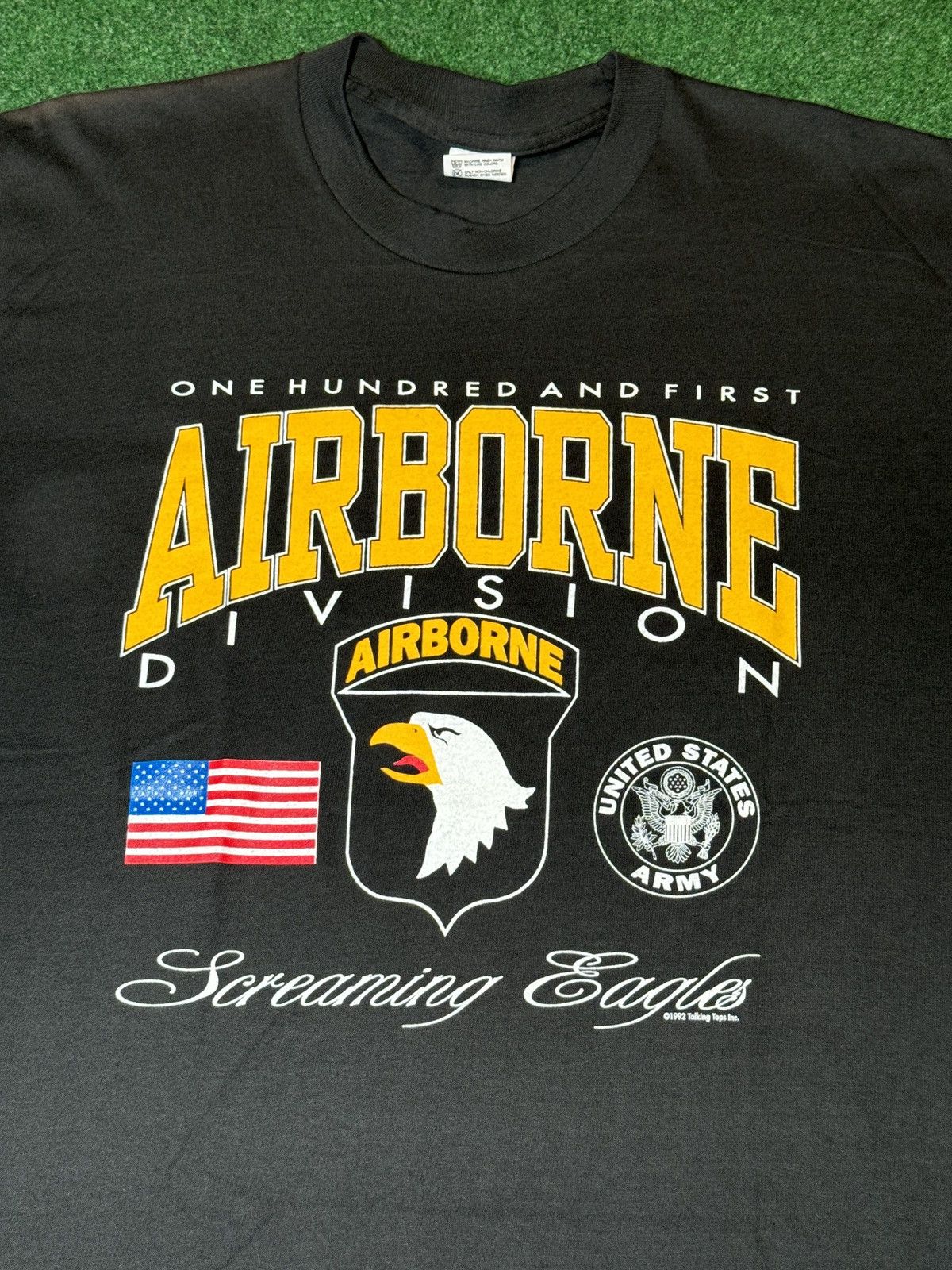 Vintage Vintage 90s US Army Screaming Eagles 101st Airborne T Shirt Size US L / EU 52-54 / 3 - 2 Thumbnail