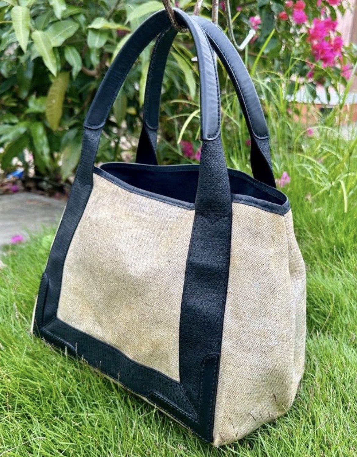 Balenciaga Authentic Balenciaga Navy Cabas Small in Beige Tote Bag Size ONE SIZE - 4 Thumbnail