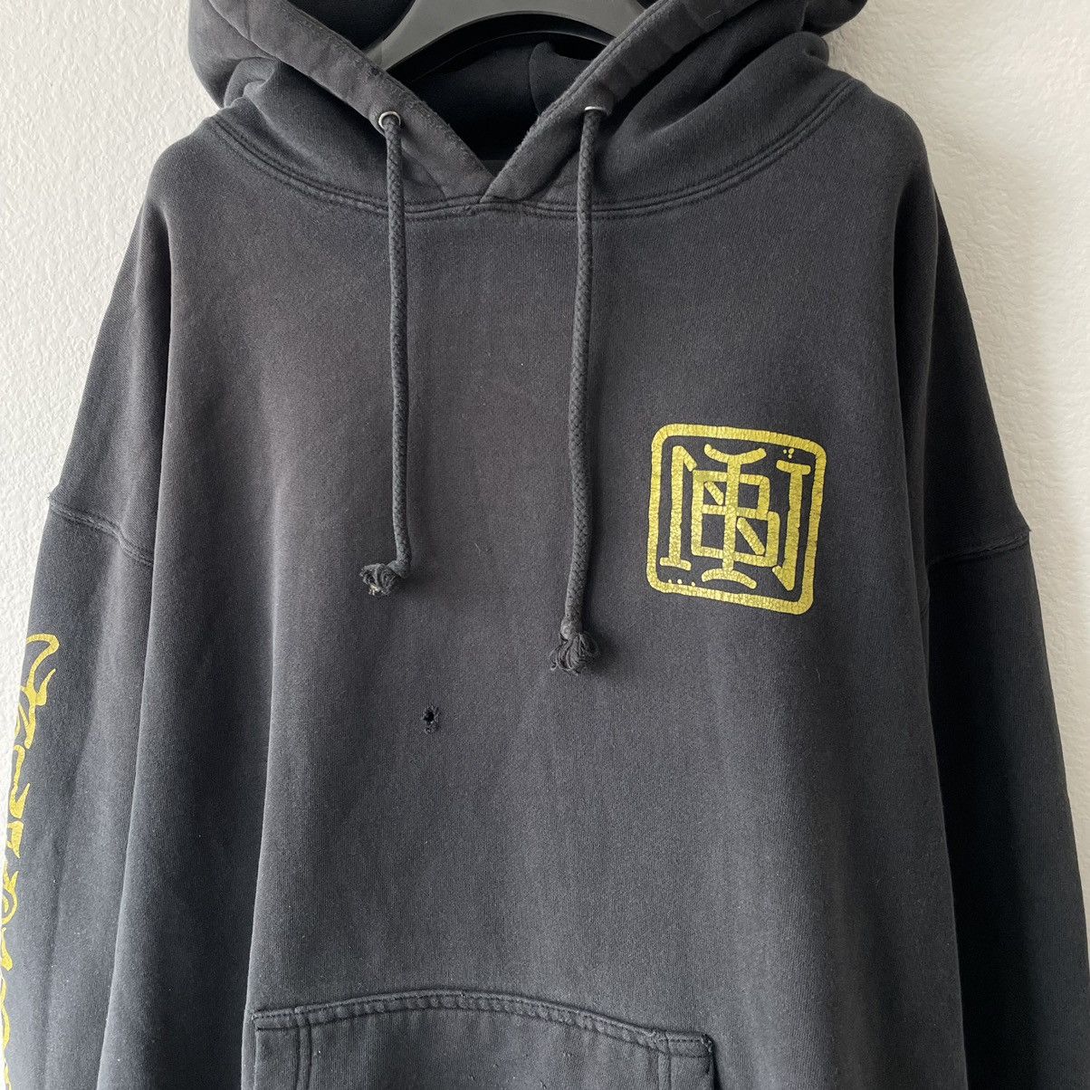 Independent Trading Co. × Japanese Brand × Vintage Vintage 00s Japanese Mask Tattoo Graphic Thrashed Hoodie Size US XL / EU 56 / 4 - 3 Thumbnail
