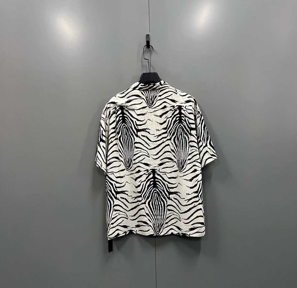 Celine Celine Zebra Print Short Sleeve Shirt J41 Size S / US 4 / IT 40 - 2 Thumbnail
