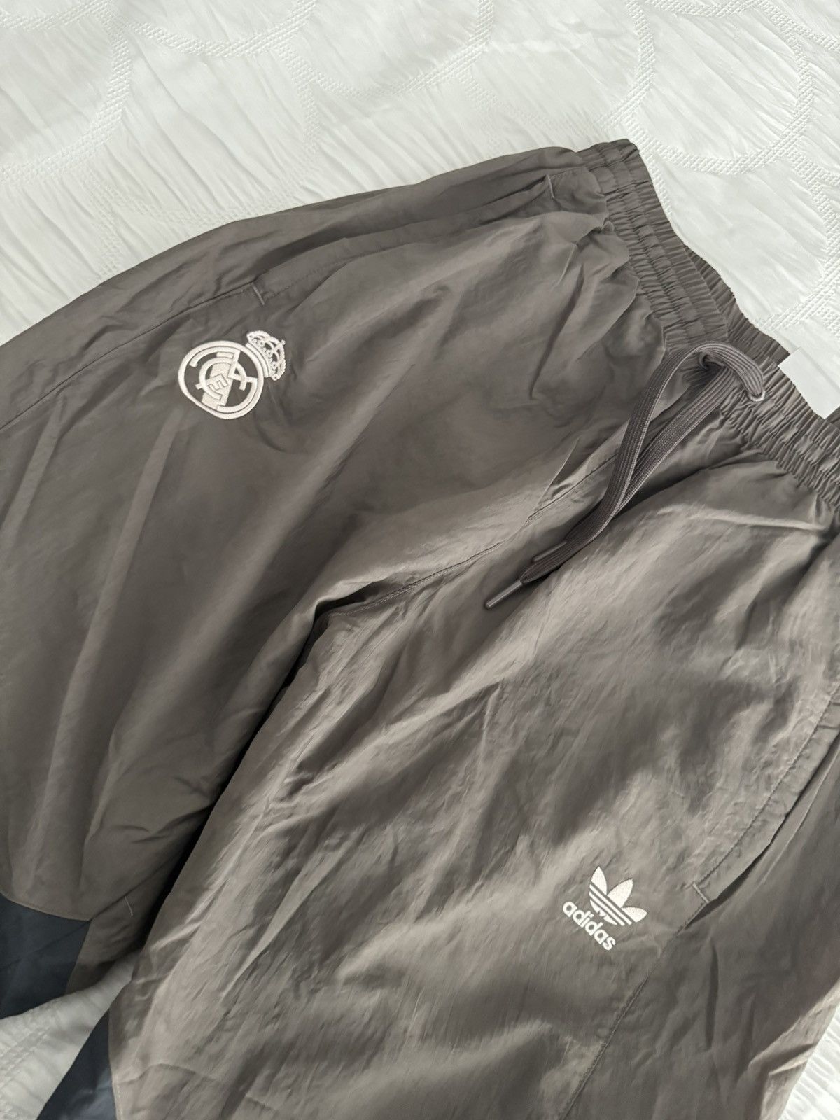 Adidas adidas Orginals Real Madrid Travel Pants Size US 30 / EU 46 - 4 Thumbnail