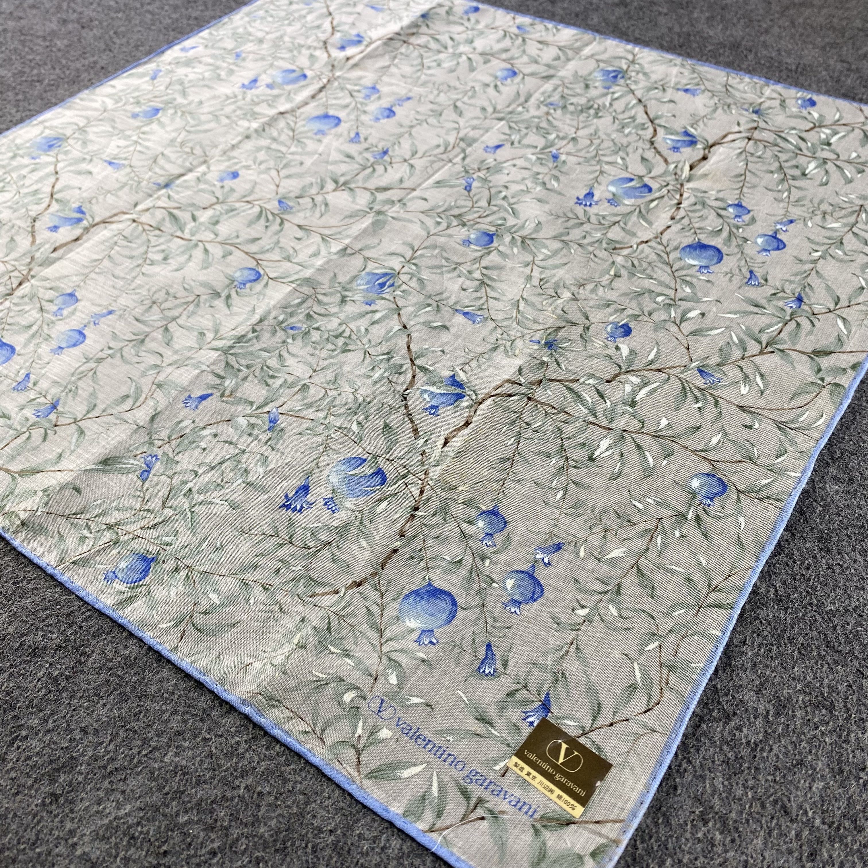 Valentino × Vintage Valentino Garavani Handkerchief/Neckerchief/Bandana HC746 Size ONE SIZE - 2 Thumbnail