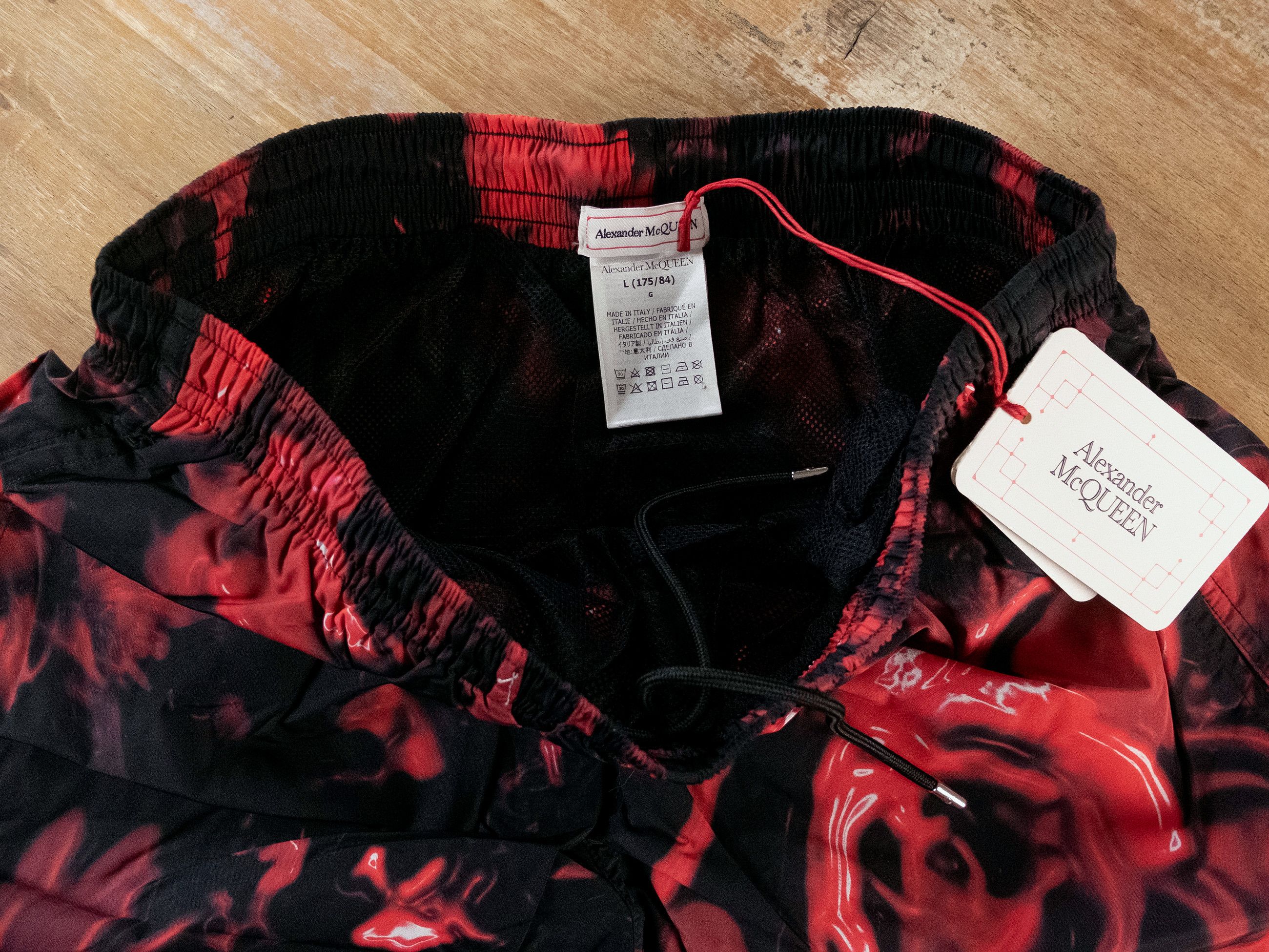Alexander McQueen ALEXANDER MCQUEEN red & black Wax Floral swim shorts Large Size US 34 / EU 50 - 6 Thumbnail