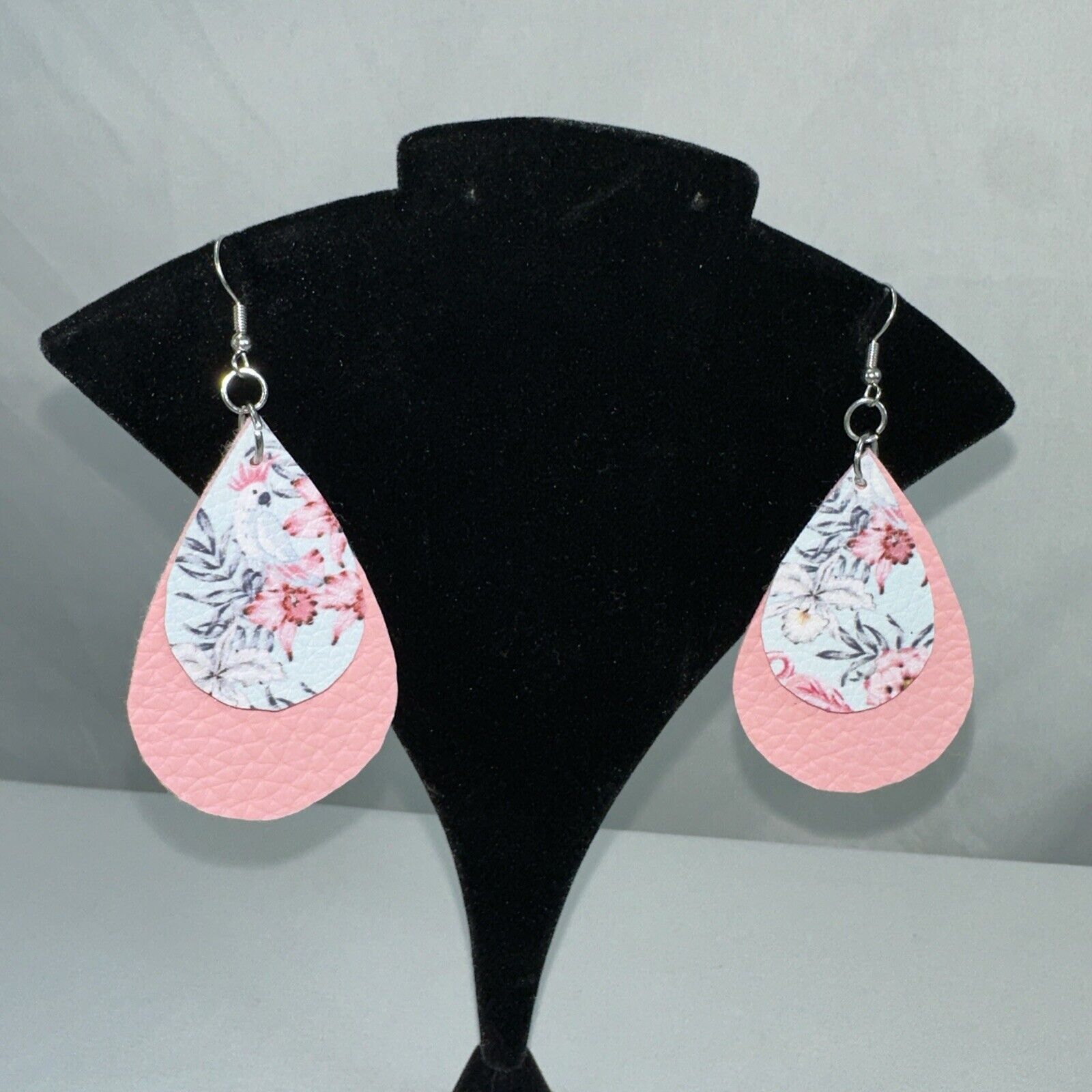 Other Homemade Hook Dangle Earrings Pink Blue Floral Size ONE SIZE - 1 Thumbnail