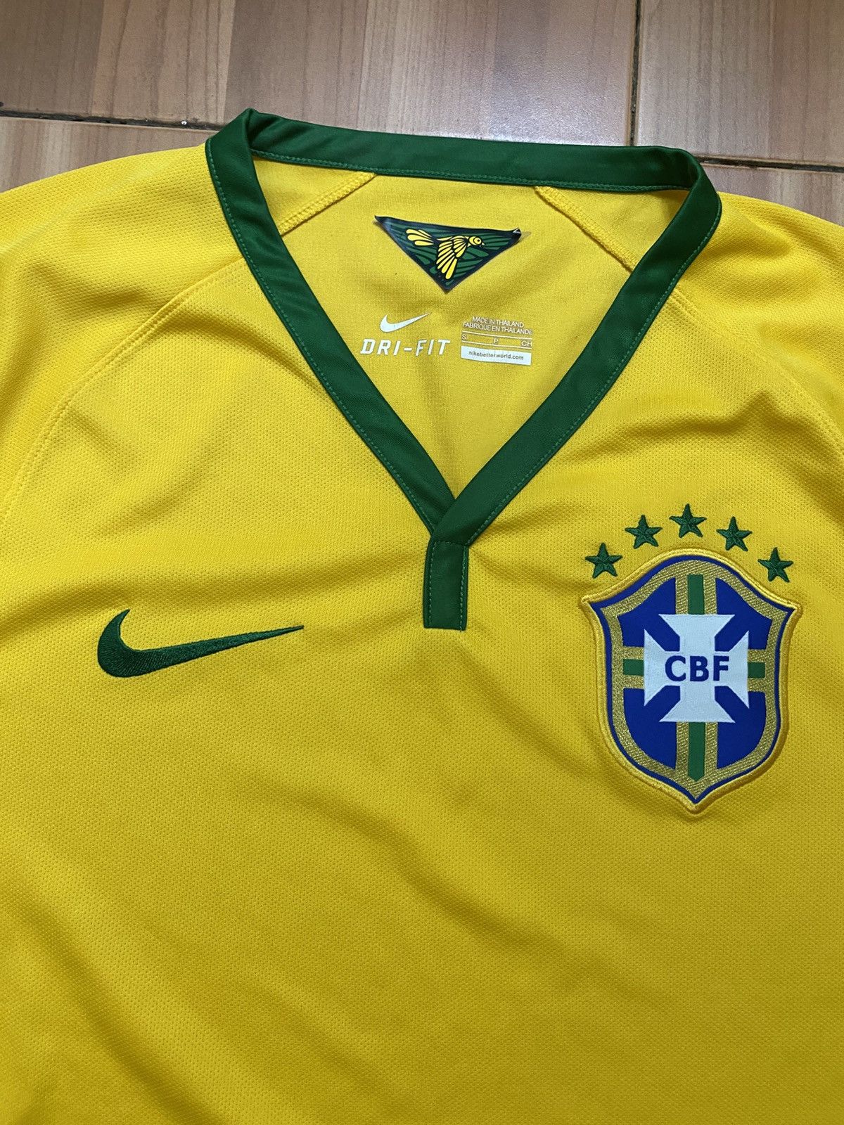 Nike Nike BRASIL 2014 2015 HOME FOOTBALL SHIRT SOCCER JERSEY Size US S / EU 44-46 / 1 - 4 Thumbnail
