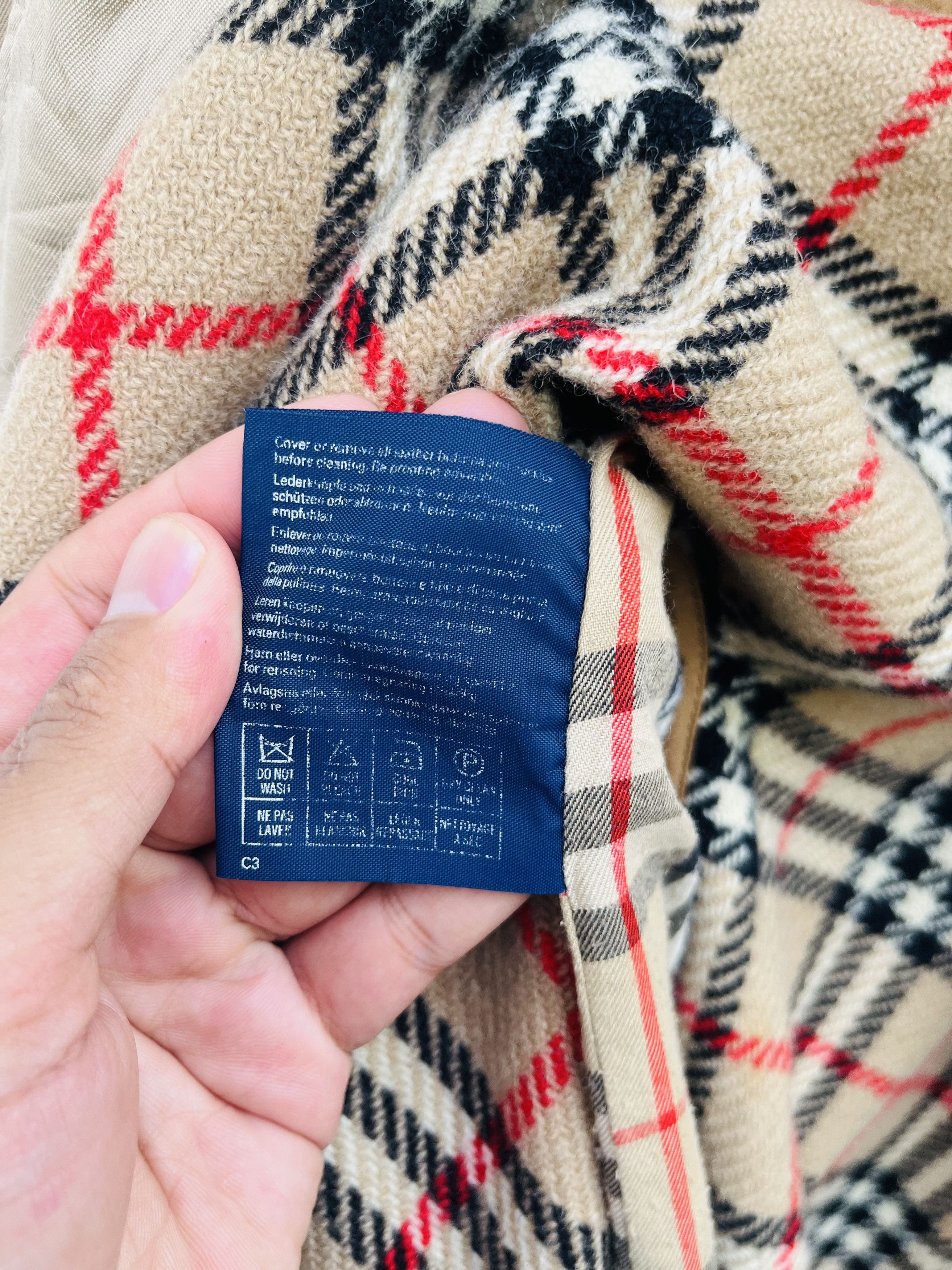 Burberry × Designer × Vintage Vintage Burberry Made In England Designer Style Size US M / EU 48-50 / 2 - 14 Thumbnail