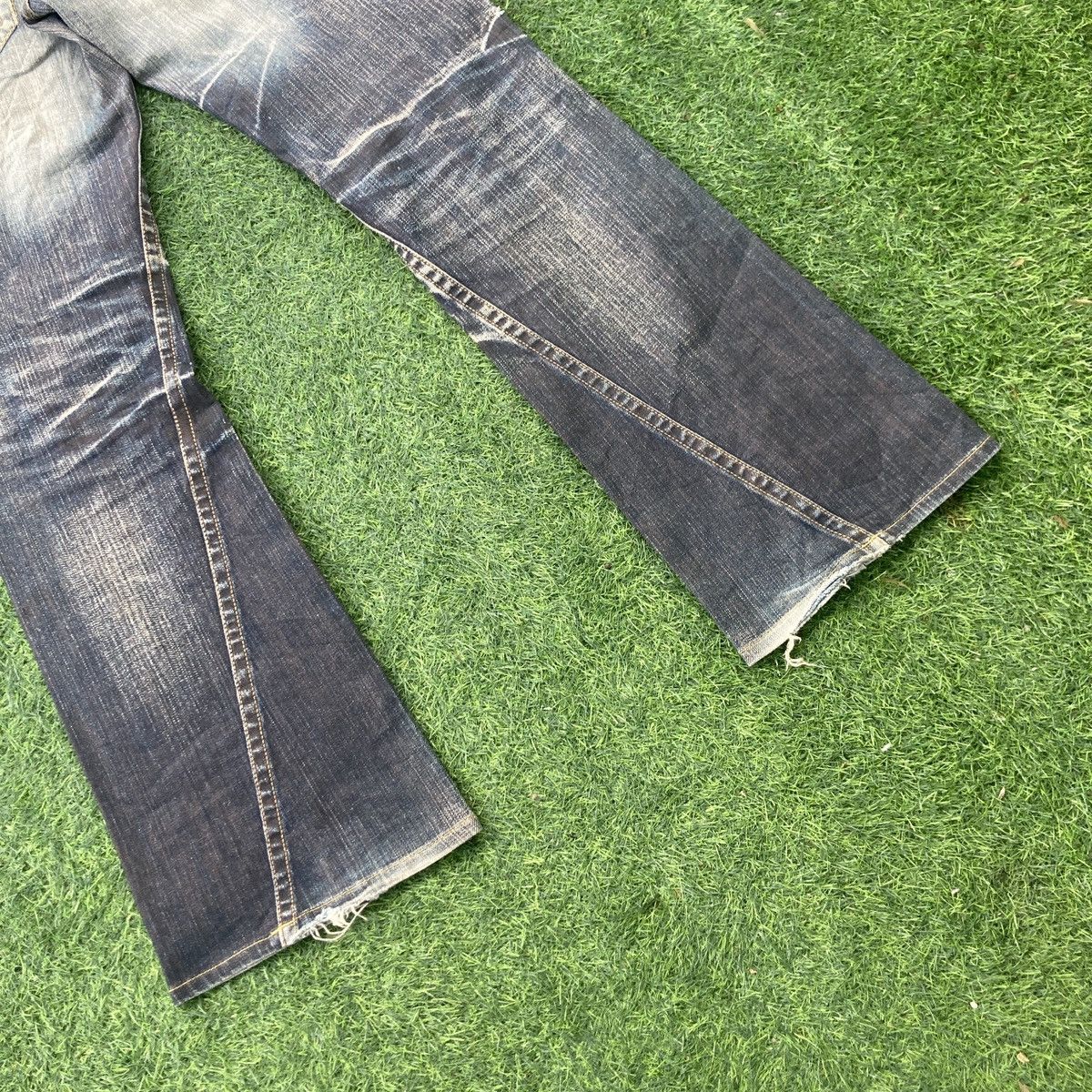 Tornado Mart TORNADO MART TWISTED FLARED LOW RISE BOOTCUTS DENIM Size US 33 - 10 Thumbnail