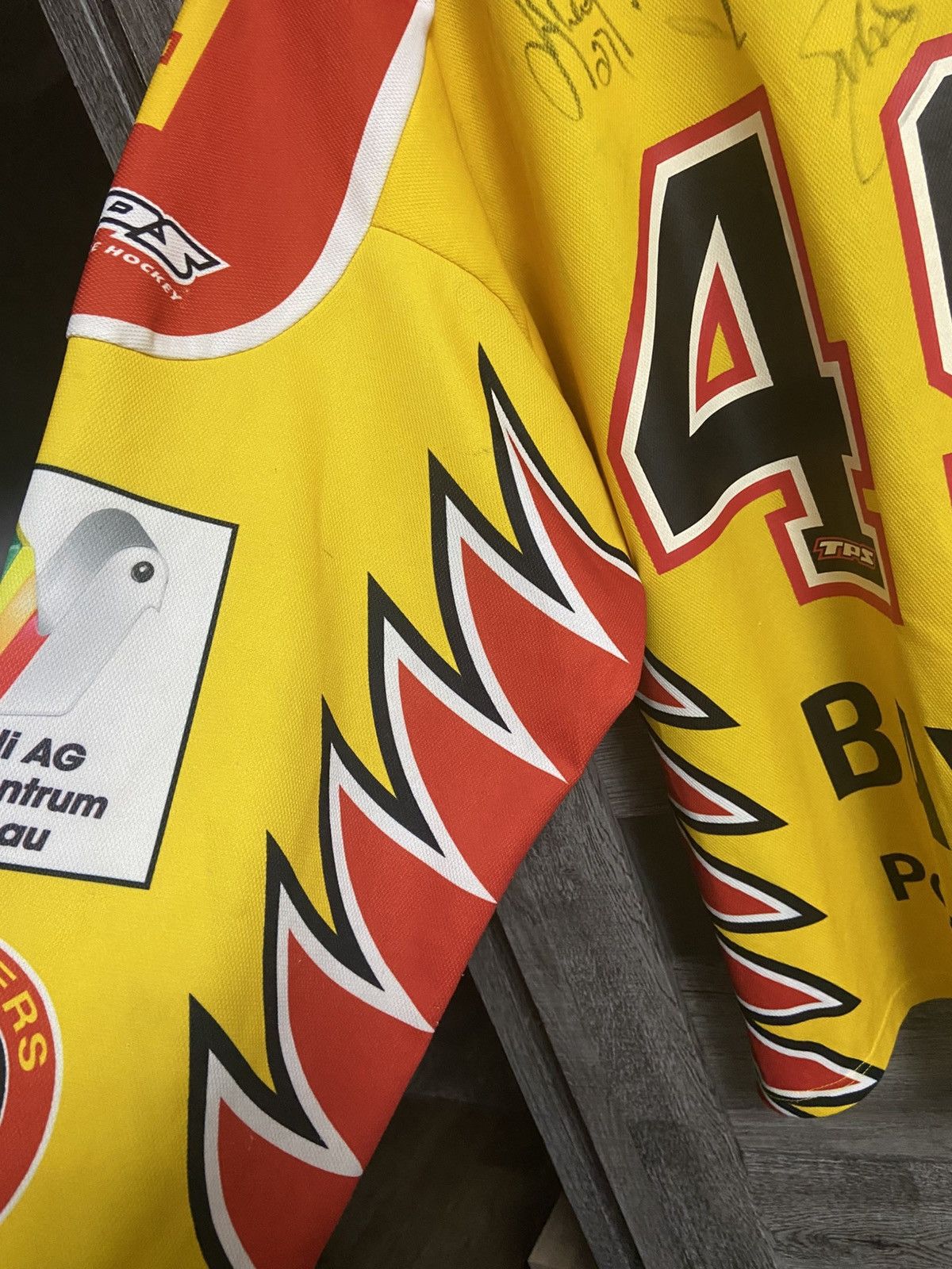 NHL SCL Tiger Langnau Switzerland NFL hockey Bauer Size US M / EU 48-50 / 2 - 15 Thumbnail