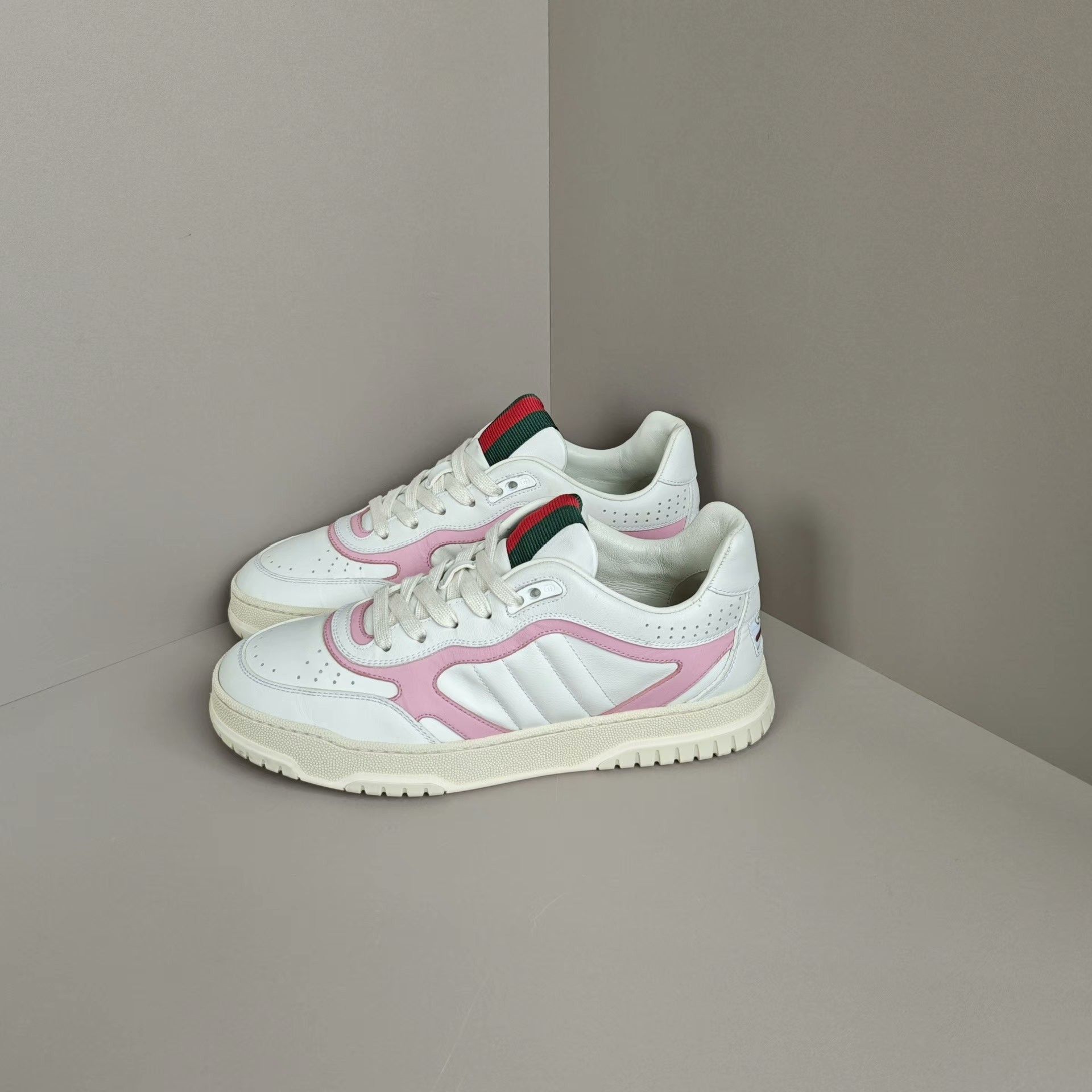 Gucci Gucci Lowtop Sneakers us_9 Women Size US 9 / IT 39 - 1 Thumbnail