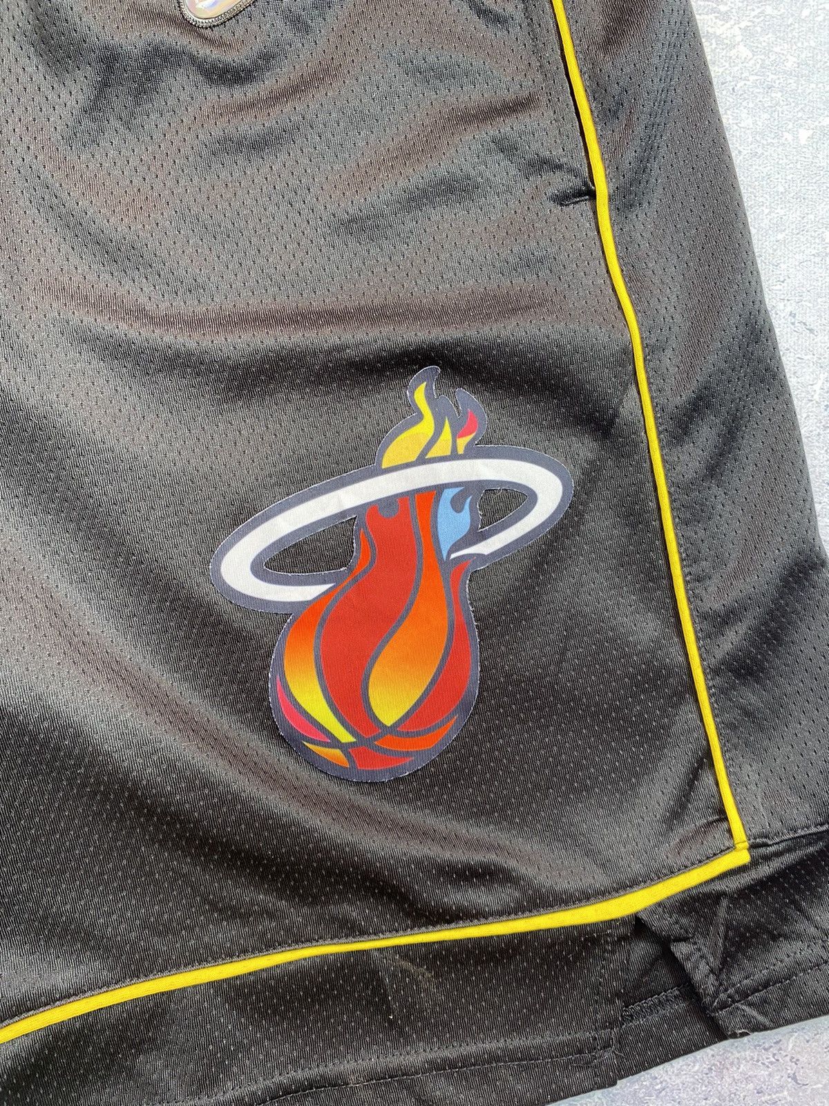 NBA × Nike Nike NBA Miami Heat Men’s Basketball Shorts Size US 36 / EU 52 - 8 Thumbnail