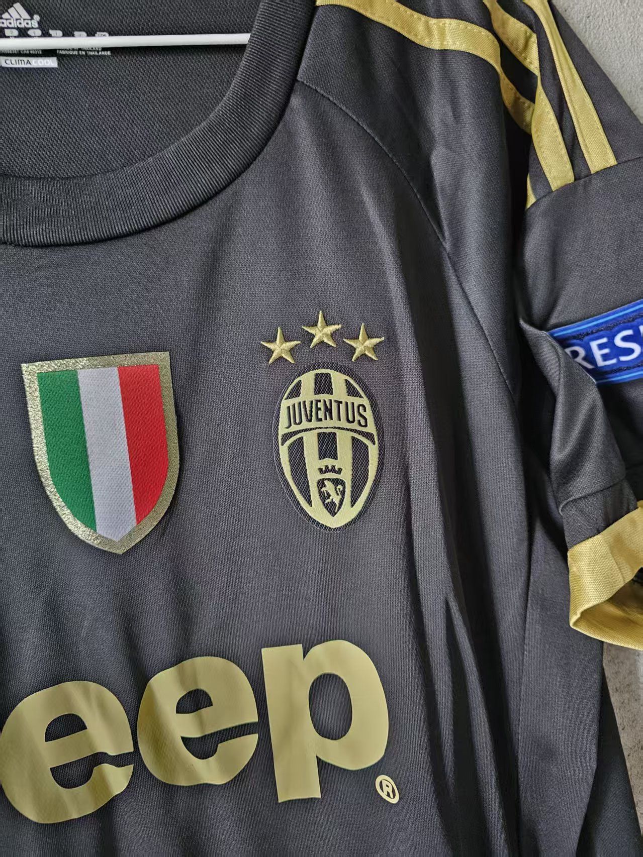 Other Vintage Juventus 6 Paul Pogba Soccer Jersey Size US L / EU 52-54 / 3 - 4 Thumbnail