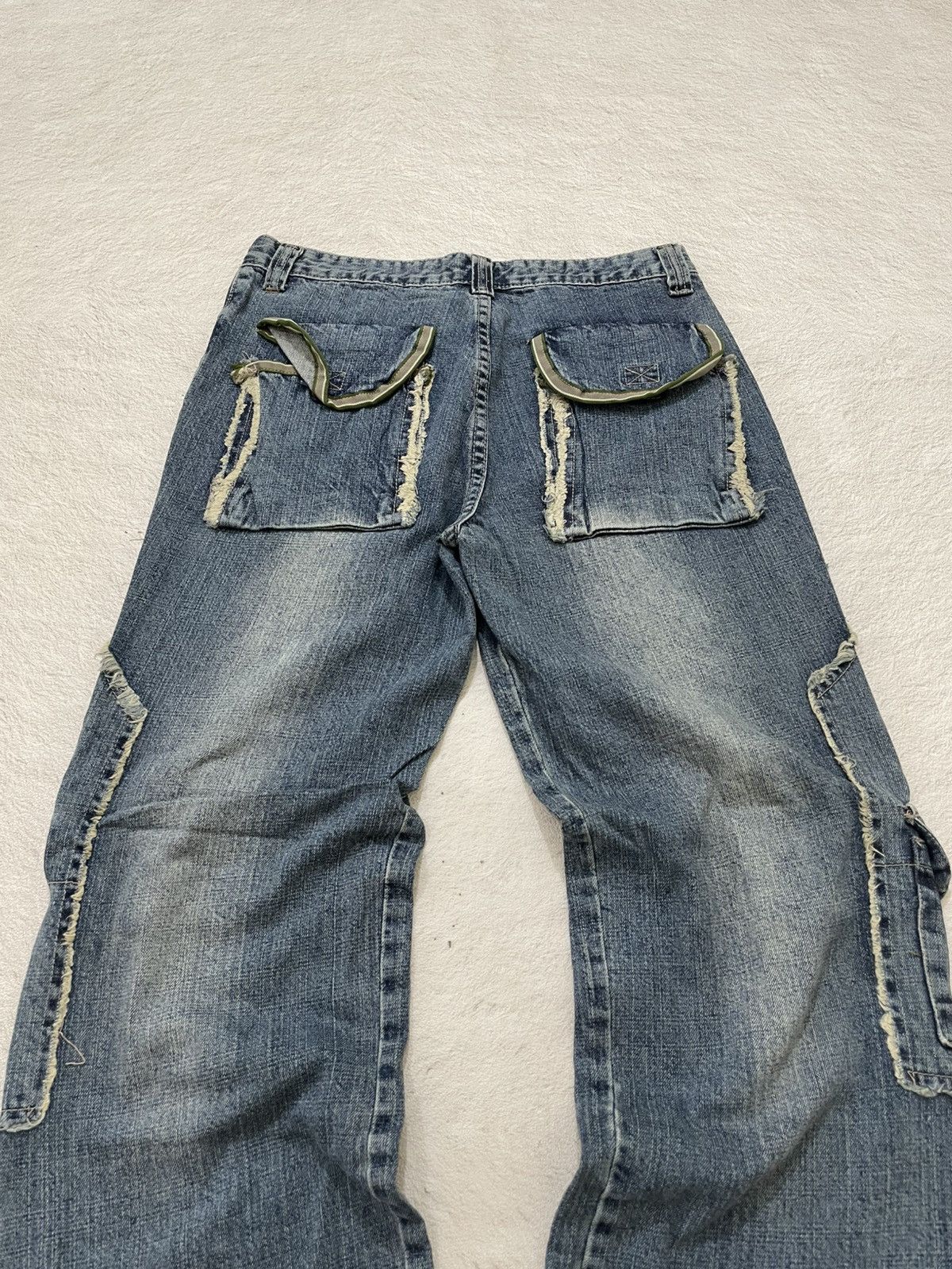 Japanese Brand 00s Japanese Cargo Pants Distressed Utility Pockets Raw Hem Size US 29 - 8 Thumbnail