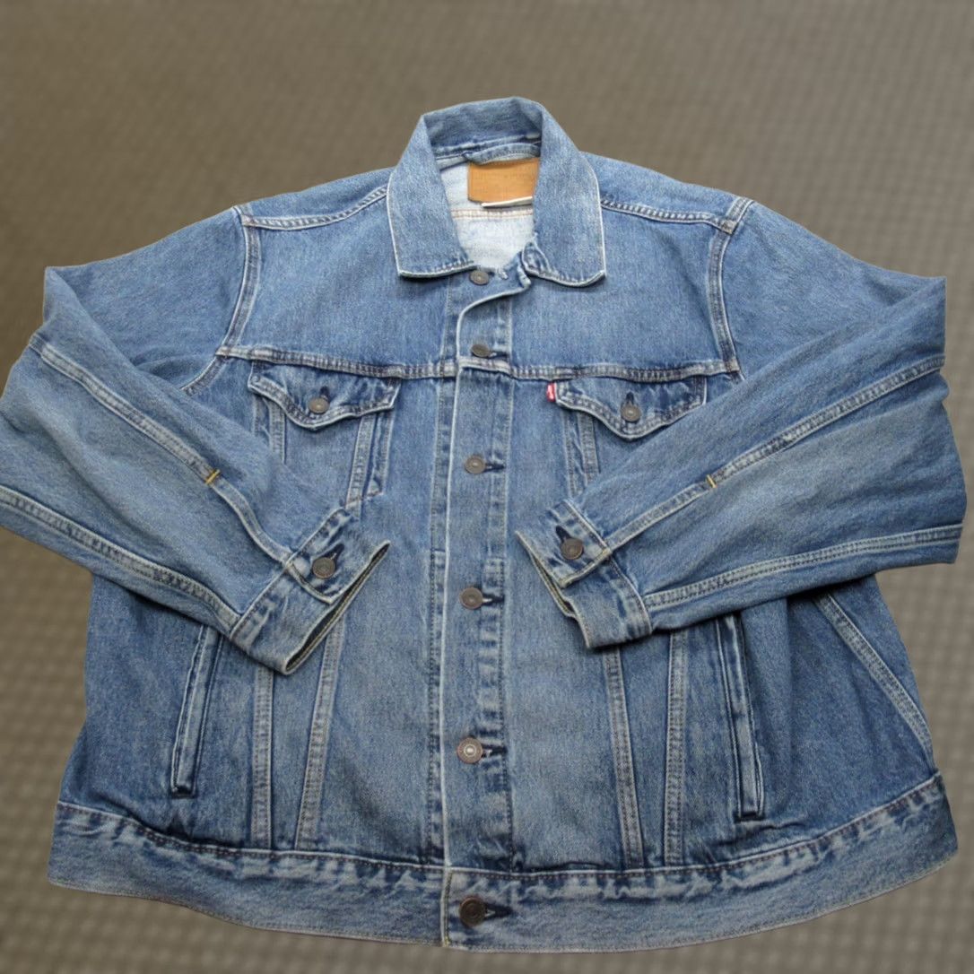 Levi's Levi's Denim Jacket Men XL Trucker Blue Vintage Premium Cotton Pockets Button Logo Denim Jacket Mens Size US XL / EU 56 / 4 - 1 Thumbnail