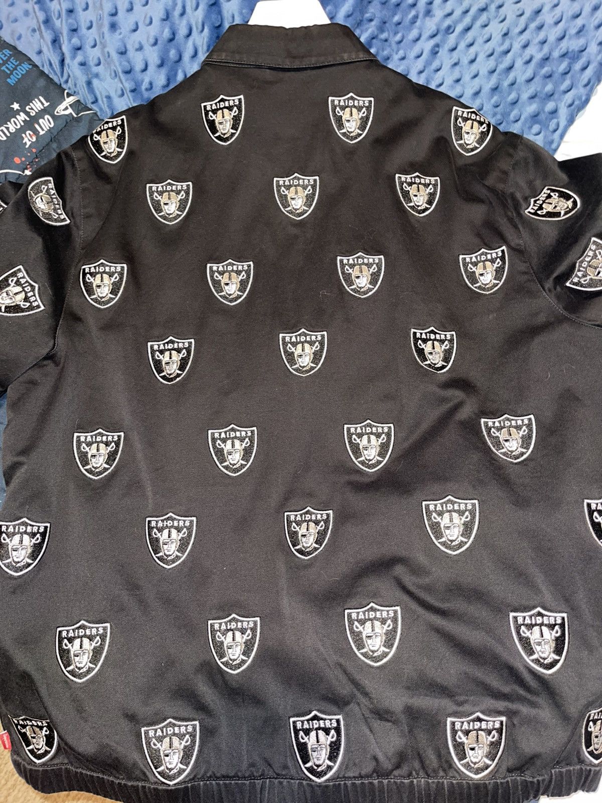 47 Brand × NFL × Supreme SUPREME X RAIDERS X 47BRAND ALL OVER PRINT WORK JACKET LARGE Size US L / EU 52-54 / 3 - 8 Thumbnail