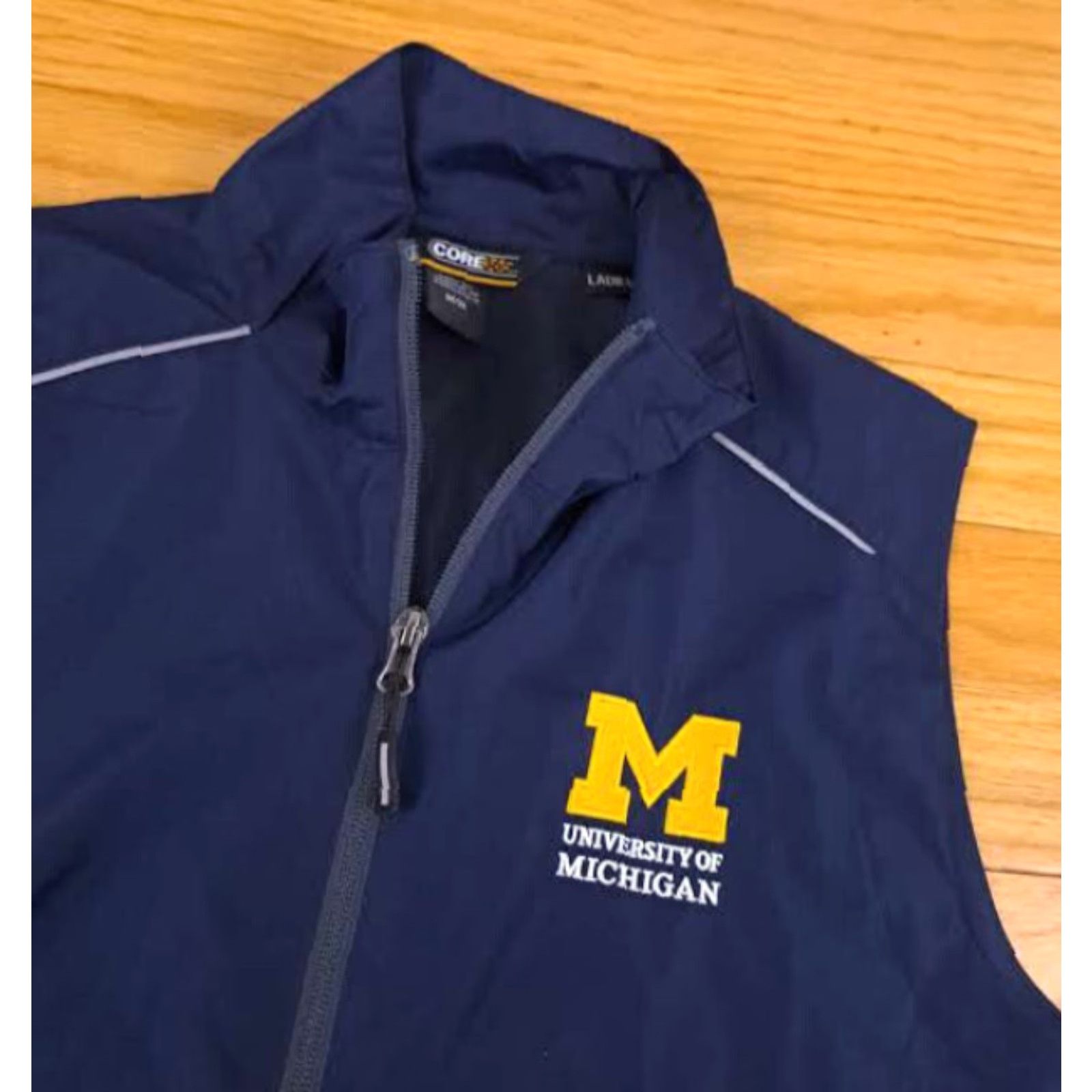 Vintage Michigan University Ladies Nylon Vest Full Zip Reflective Medium Windbreaker Jacket Blue, Sports, University, 26in long, 22in chest, Regular Womens M Size M / US 6-8 / IT 42-44 - 2 Thumbnail